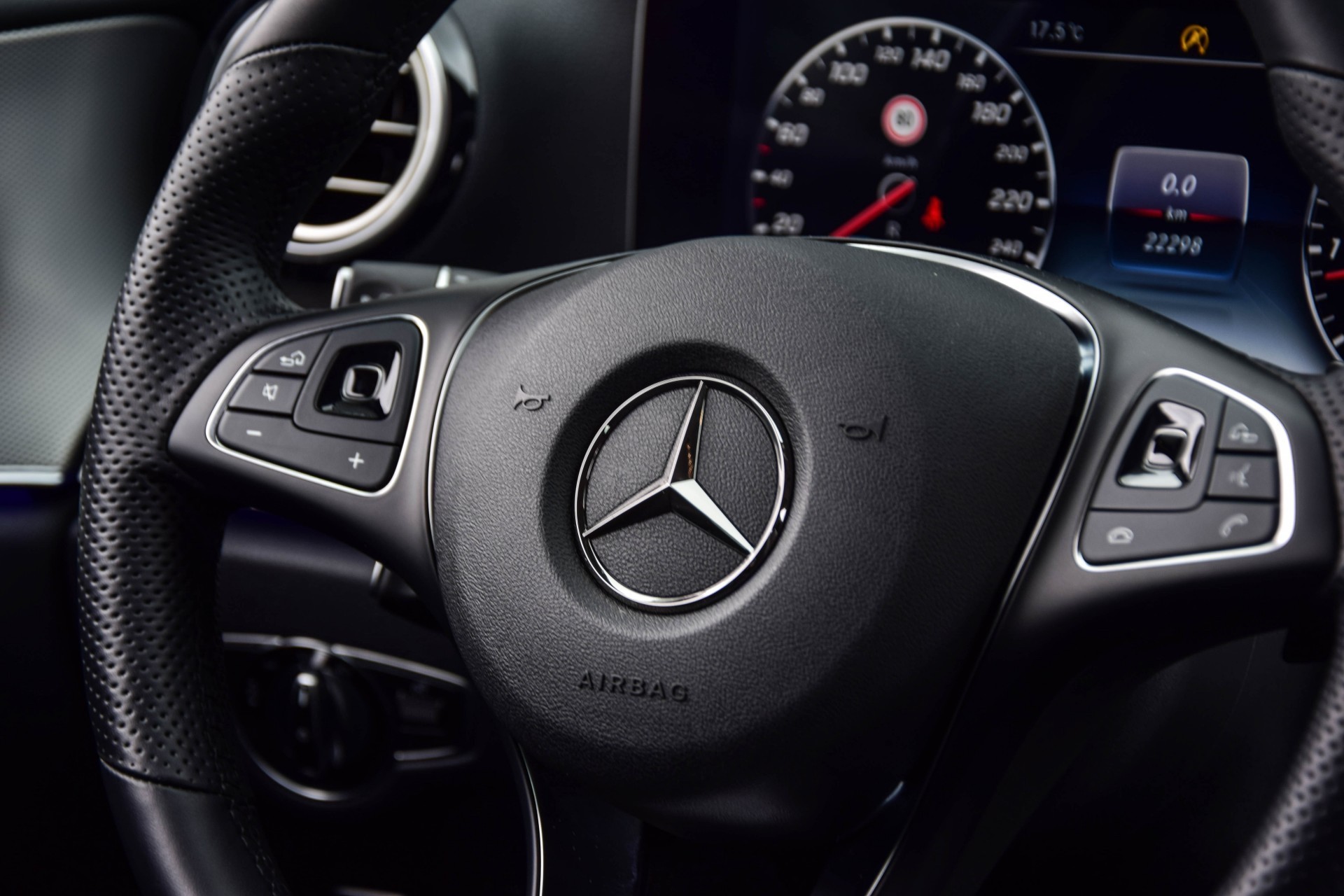 Mercedes-Benz E-Klasse 200 Avantgarde Widescreen/Com/Multibeam Aut9 Foto 8