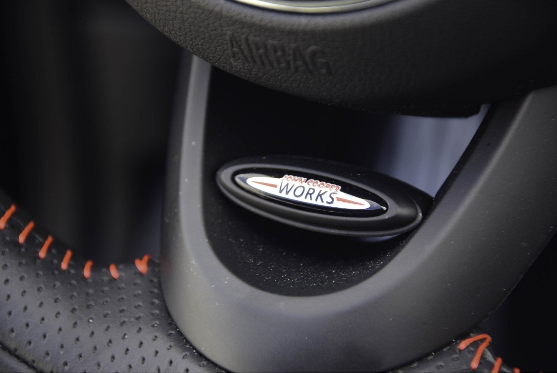 MINI Cabrio 2.0 JOHN COOPER WORKS CHILI 232PK HUD/Nav/Cam Aut6 Foto 19