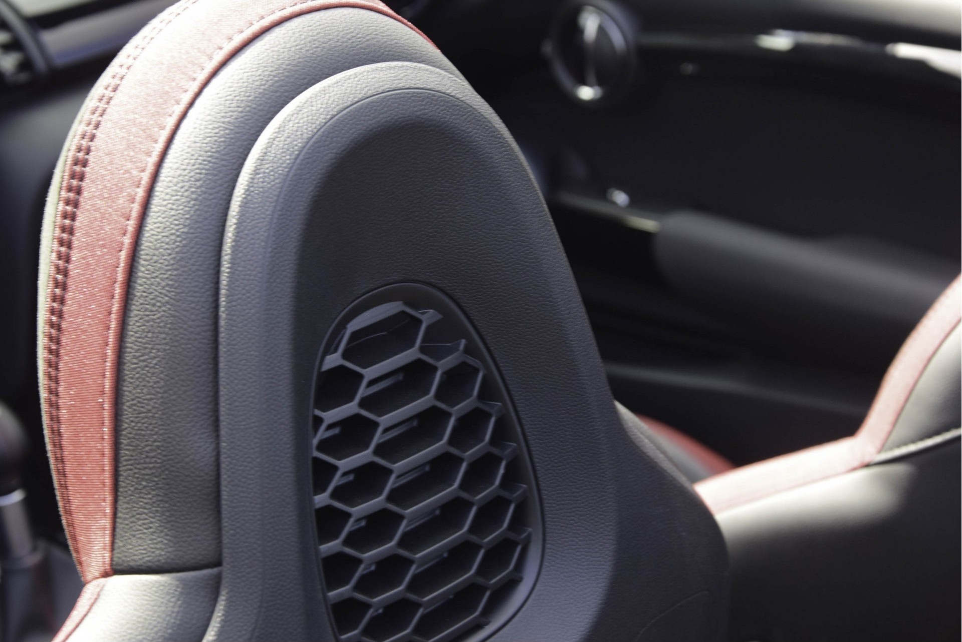 MINI Cabrio 2.0 JOHN COOPER WORKS CHILI 232PK HUD/Nav/Cam Aut6 Foto 23