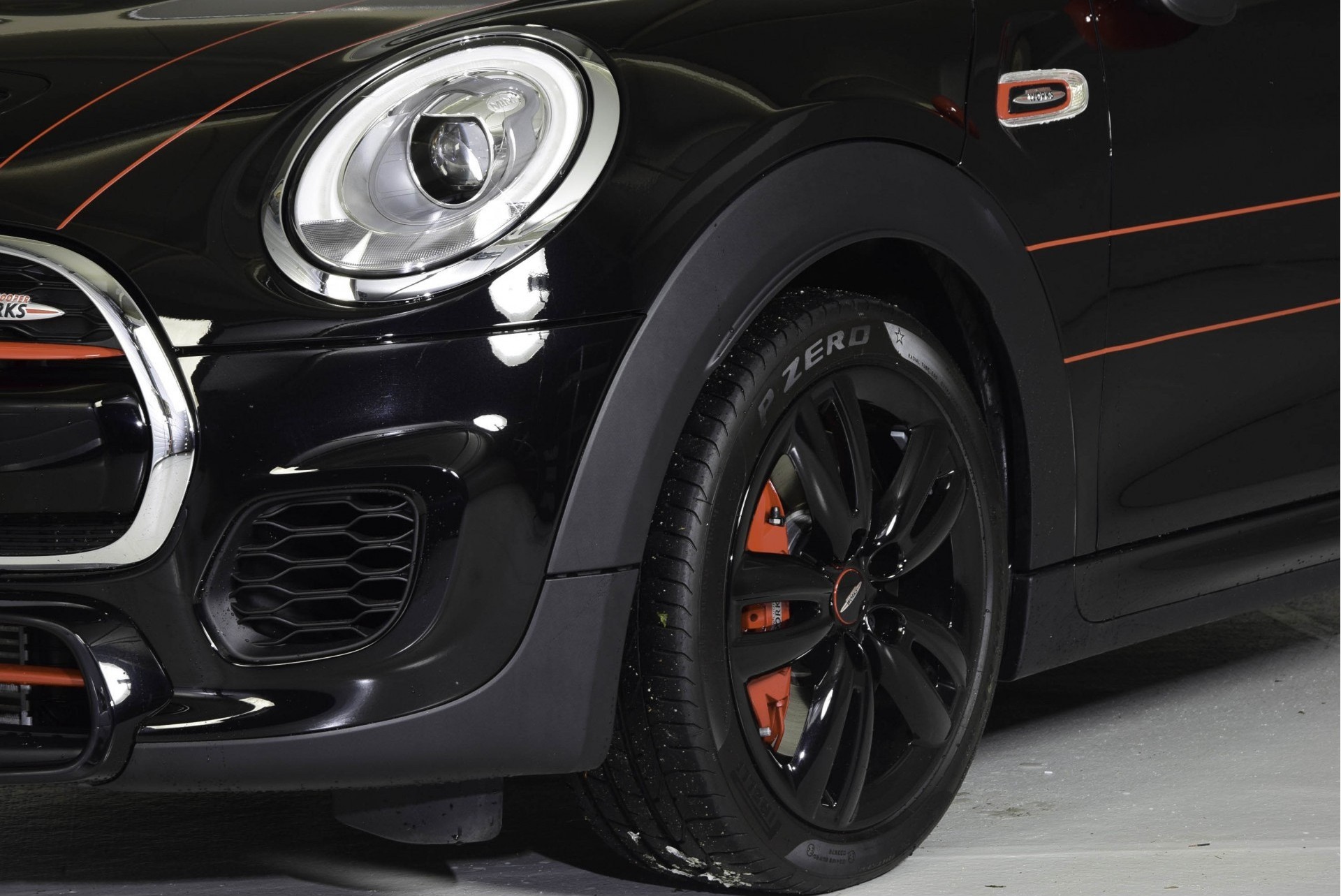MINI Cabrio 2.0 JOHN COOPER WORKS CHILI 232PK HUD/Nav/Cam Aut6 Foto 26