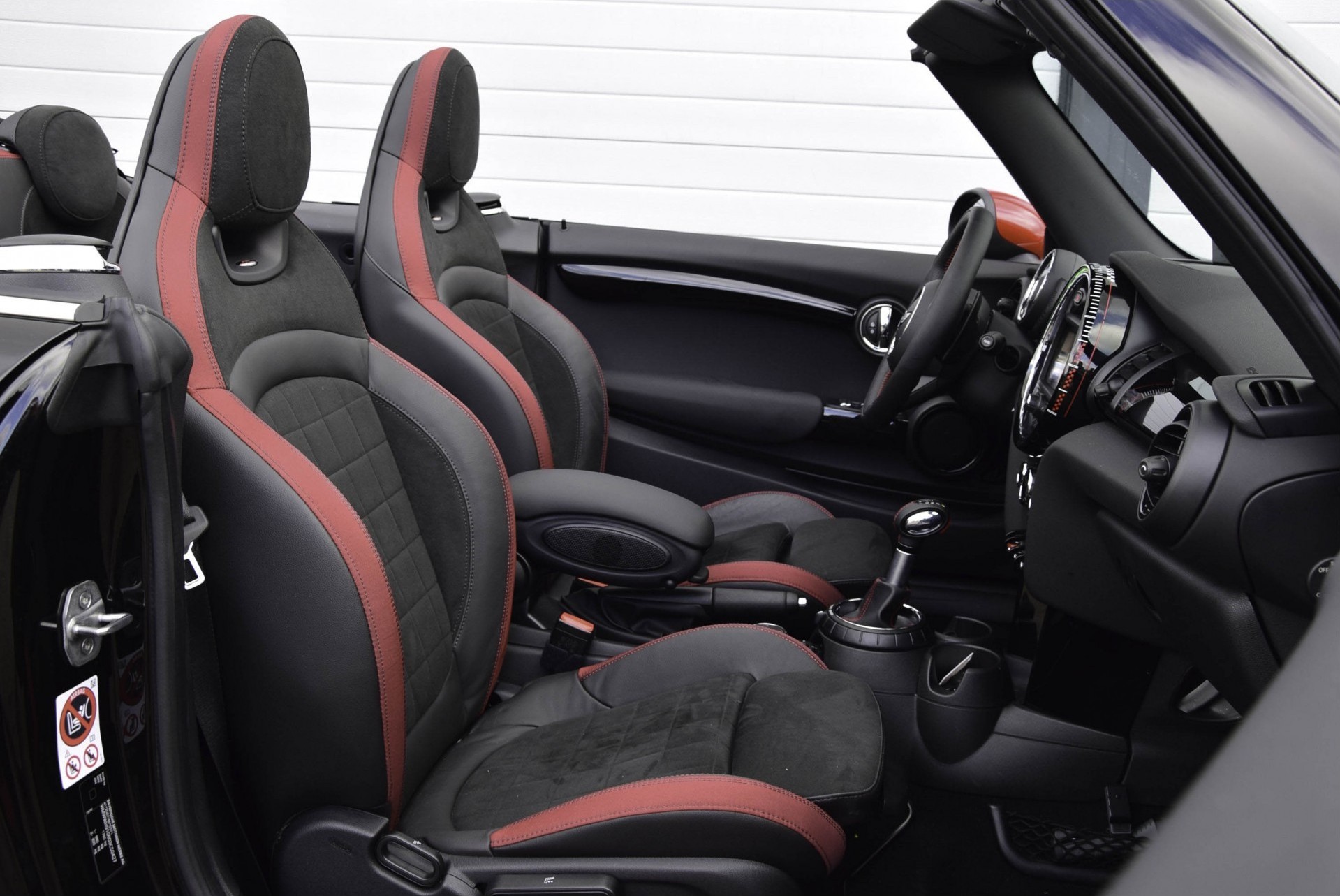 MINI Cabrio 2.0 JOHN COOPER WORKS CHILI 232PK HUD/Nav/Cam Aut6 Foto 5