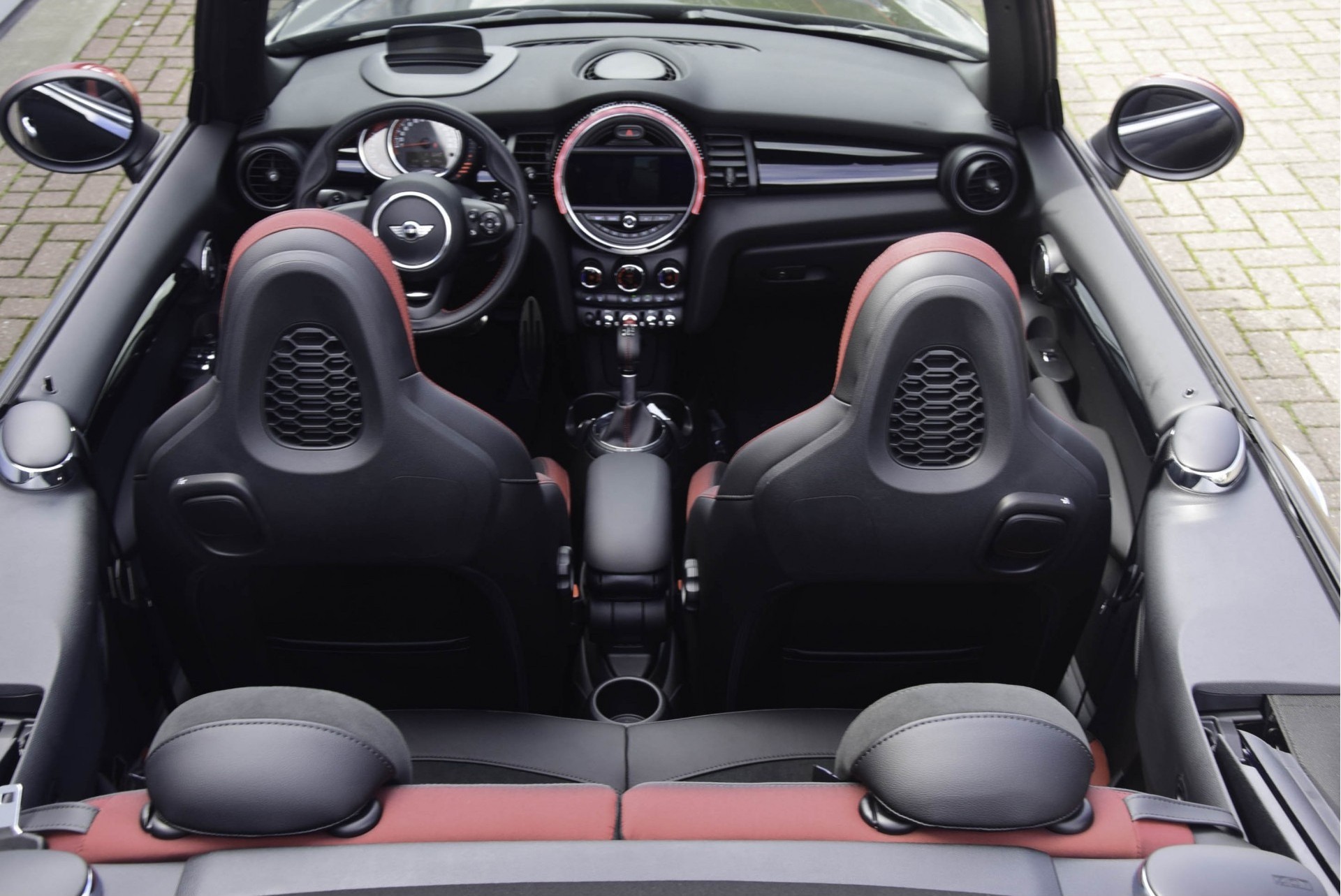 MINI Cabrio 2.0 JOHN COOPER WORKS CHILI 232PK HUD/Nav/Cam Aut6 Foto 7