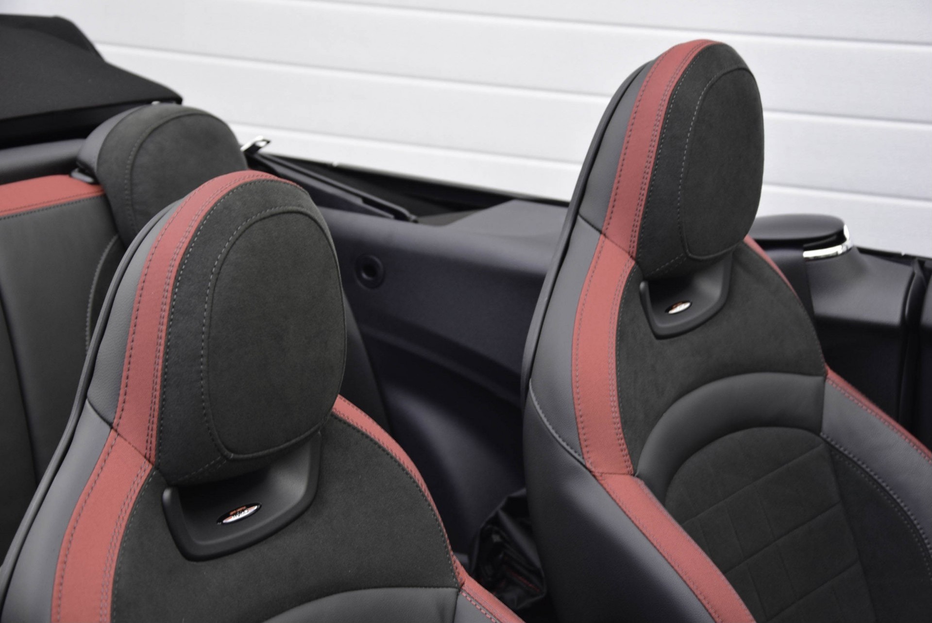 MINI Cabrio 2.0 JOHN COOPER WORKS CHILI 232PK HUD/Nav/Cam Aut6 Foto 8