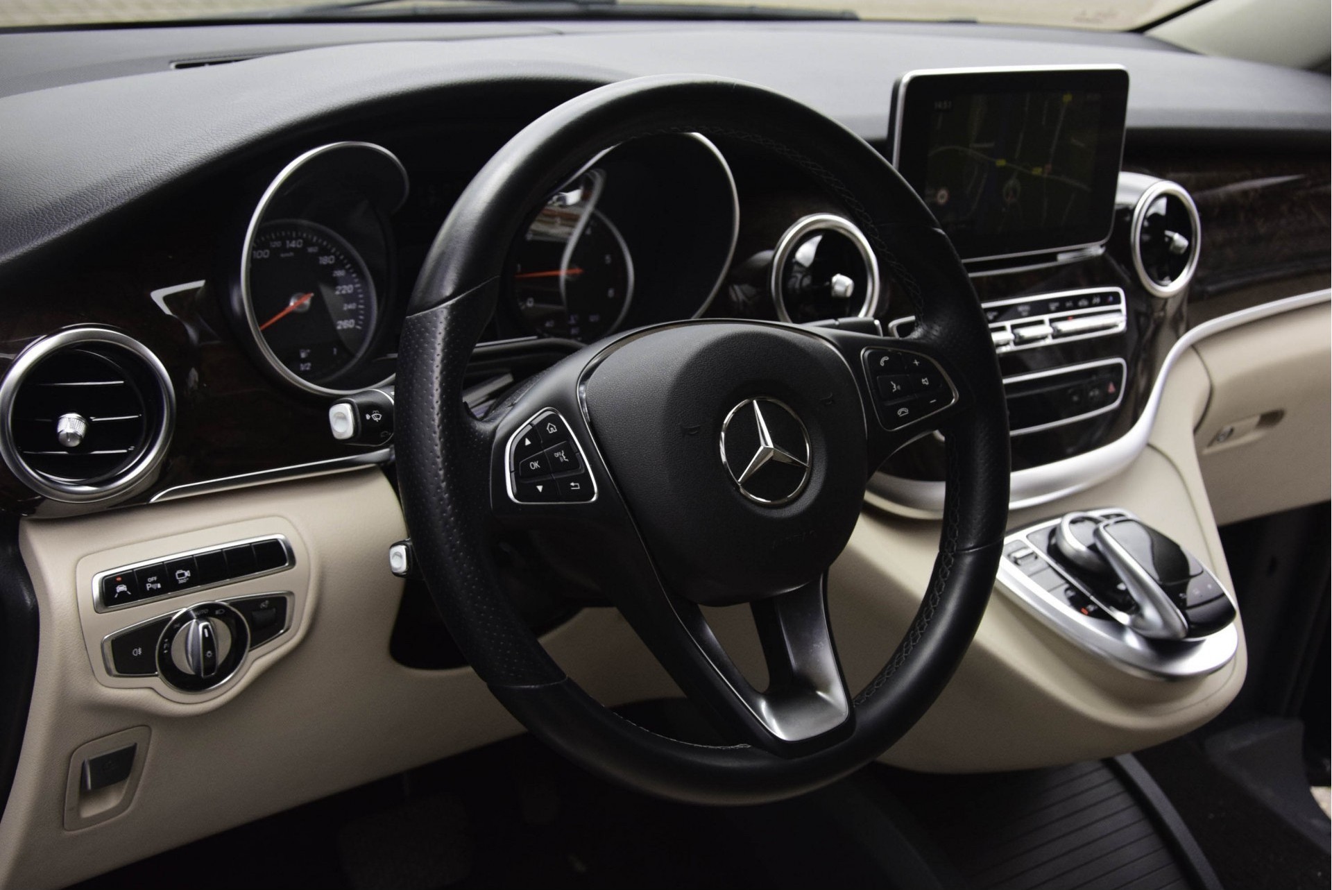 Mercedes-Benz V-Klasse 250 Bluetec Lang DC Avantgarde Edition Aut7 Foto 5