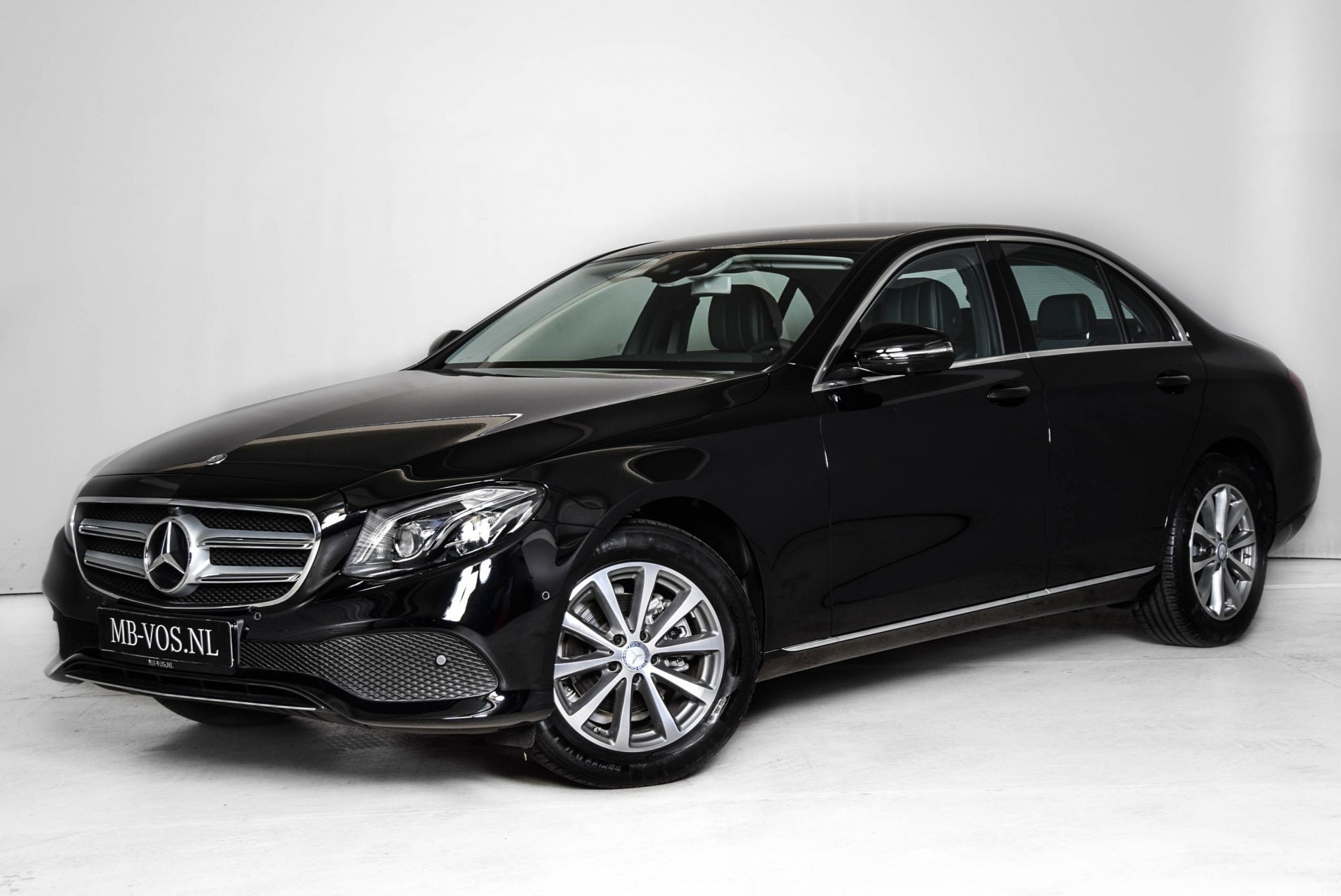 Mercedes-Benz E-Klasse 200 Nieuw! Avantgarde Massage/HUD/Mem/360/Wide/Multibeam Aut9 Foto 1