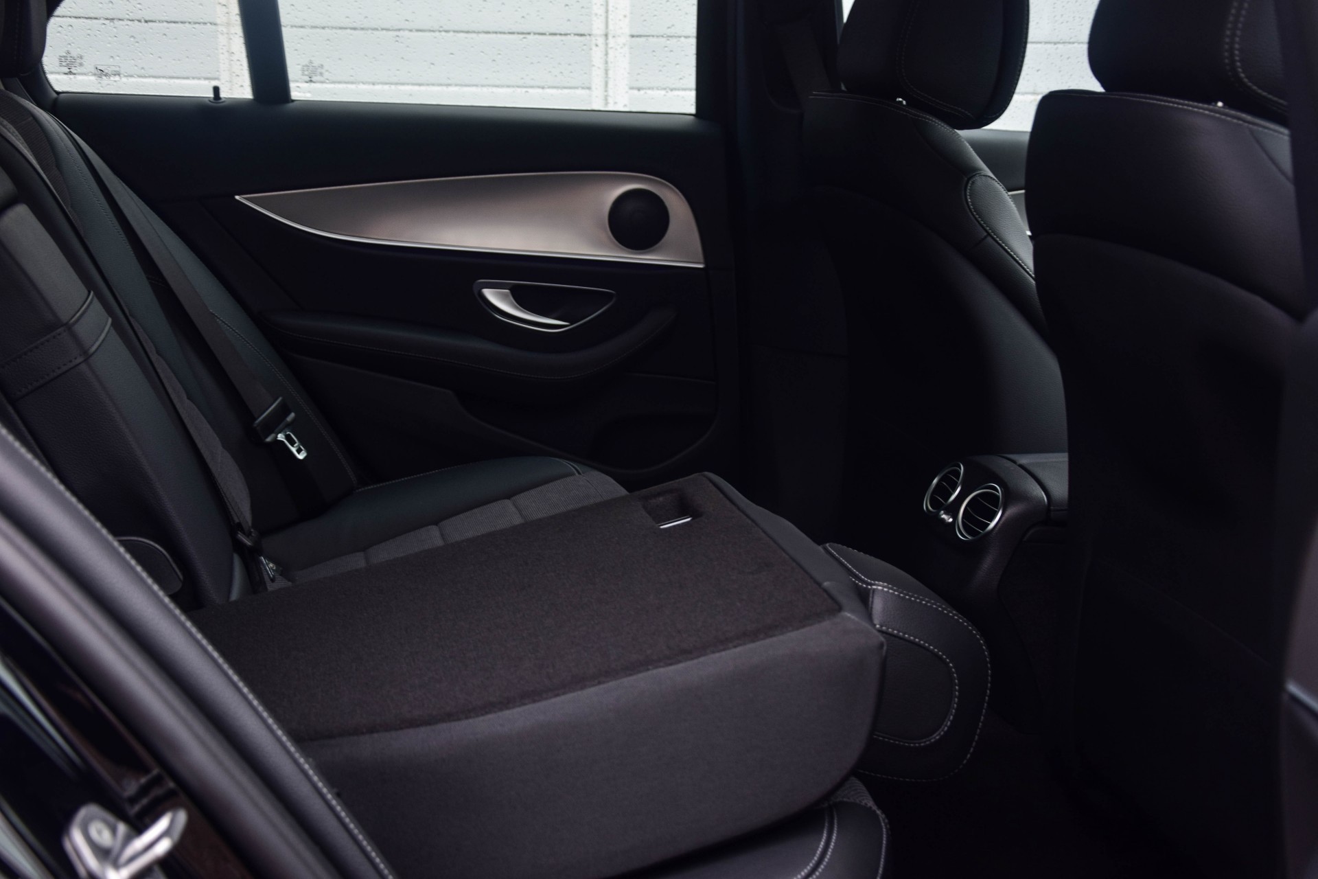 Mercedes-Benz E-Klasse 200 Nieuw! Avantgarde Massage/HUD/Mem/360/Wide/Multibeam Aut9 Foto 5