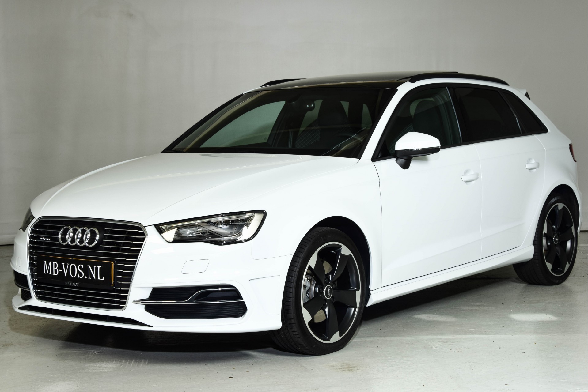 Audi A3 Sportback E-TRON 7% bijtelling! S-Line Schaalstoelen/Panorama/18"Rotor Aut6 Foto 1