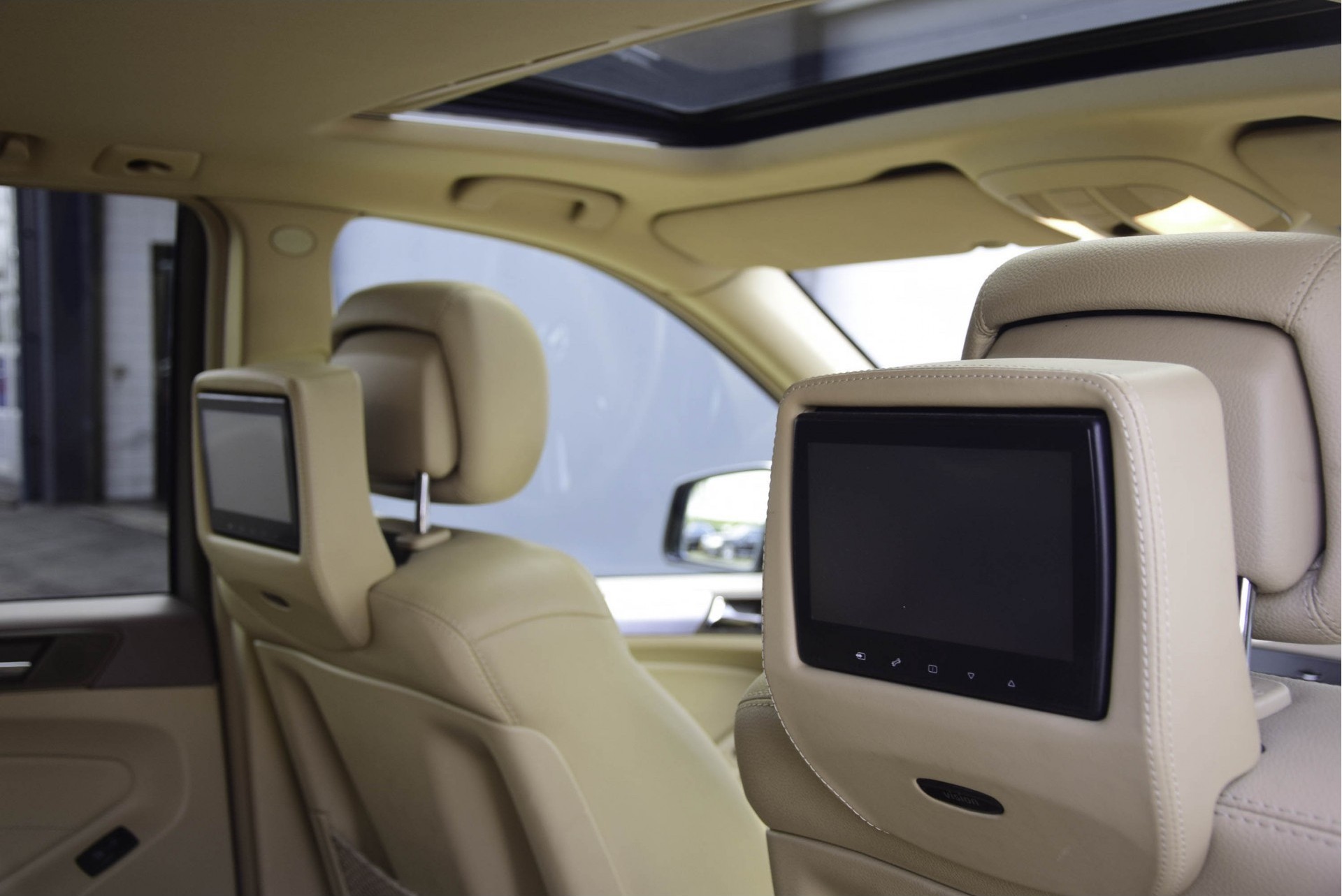 Mercedes-Benz M-Klasse 300 Cdi 4-M Dak/Entertainment/Trhk//Leer/20"Lm Aut7 Foto 9