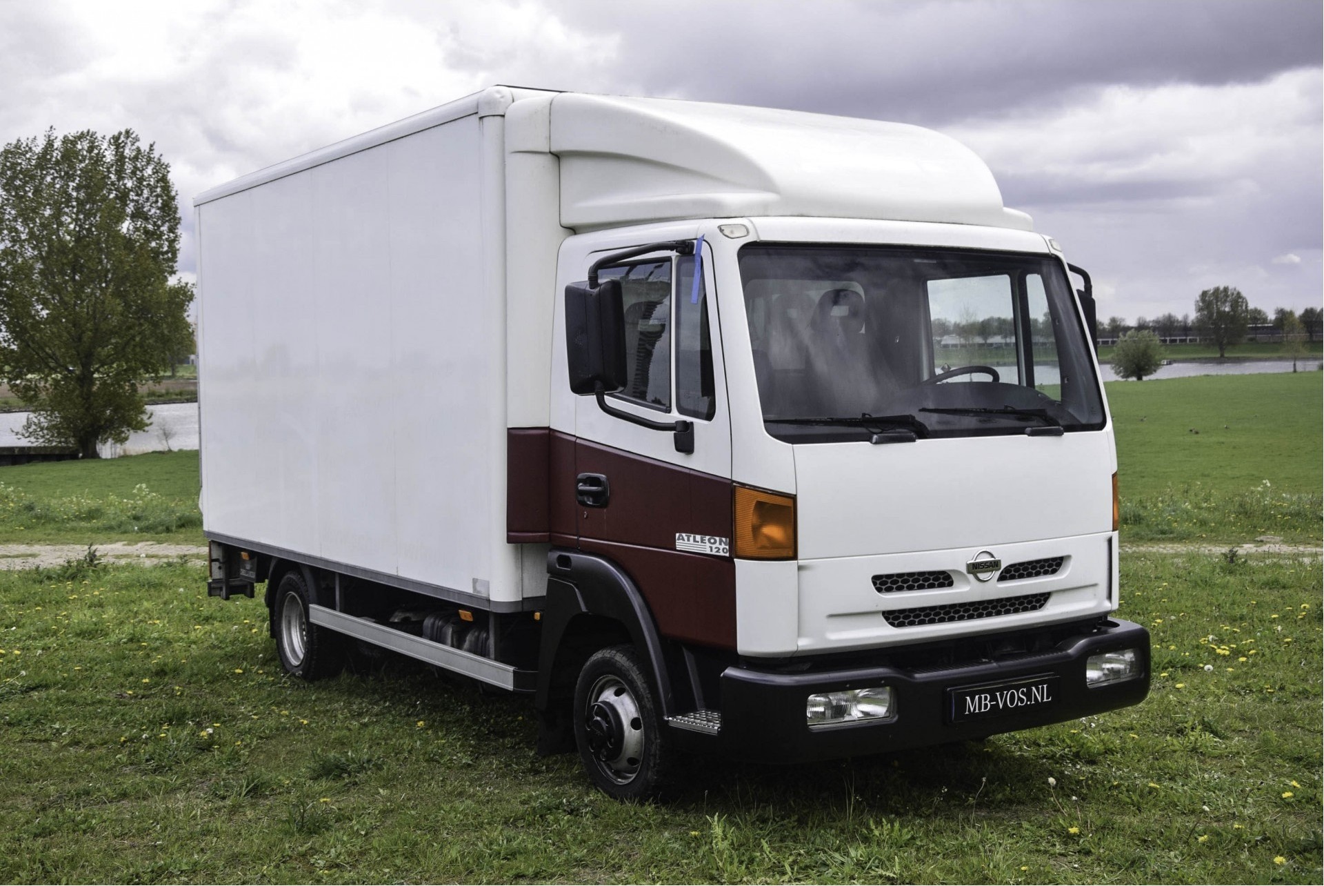 Nissan Atleon 120.35-360 Foto 1