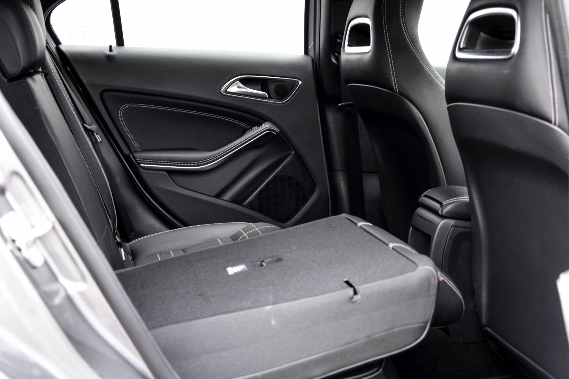 Mercedes-Benz A-Klasse 180 Cdi 20% Urban Nav/Xenon/St-verw/17"LM Aut7 Foto 5