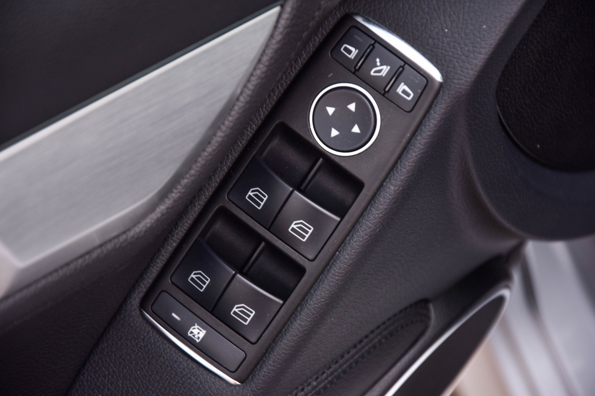 Mercedes-Benz C-Klasse 350 Avantgarde AMG Panorama/Harman-Kardon/Comand Aut7 Foto 16