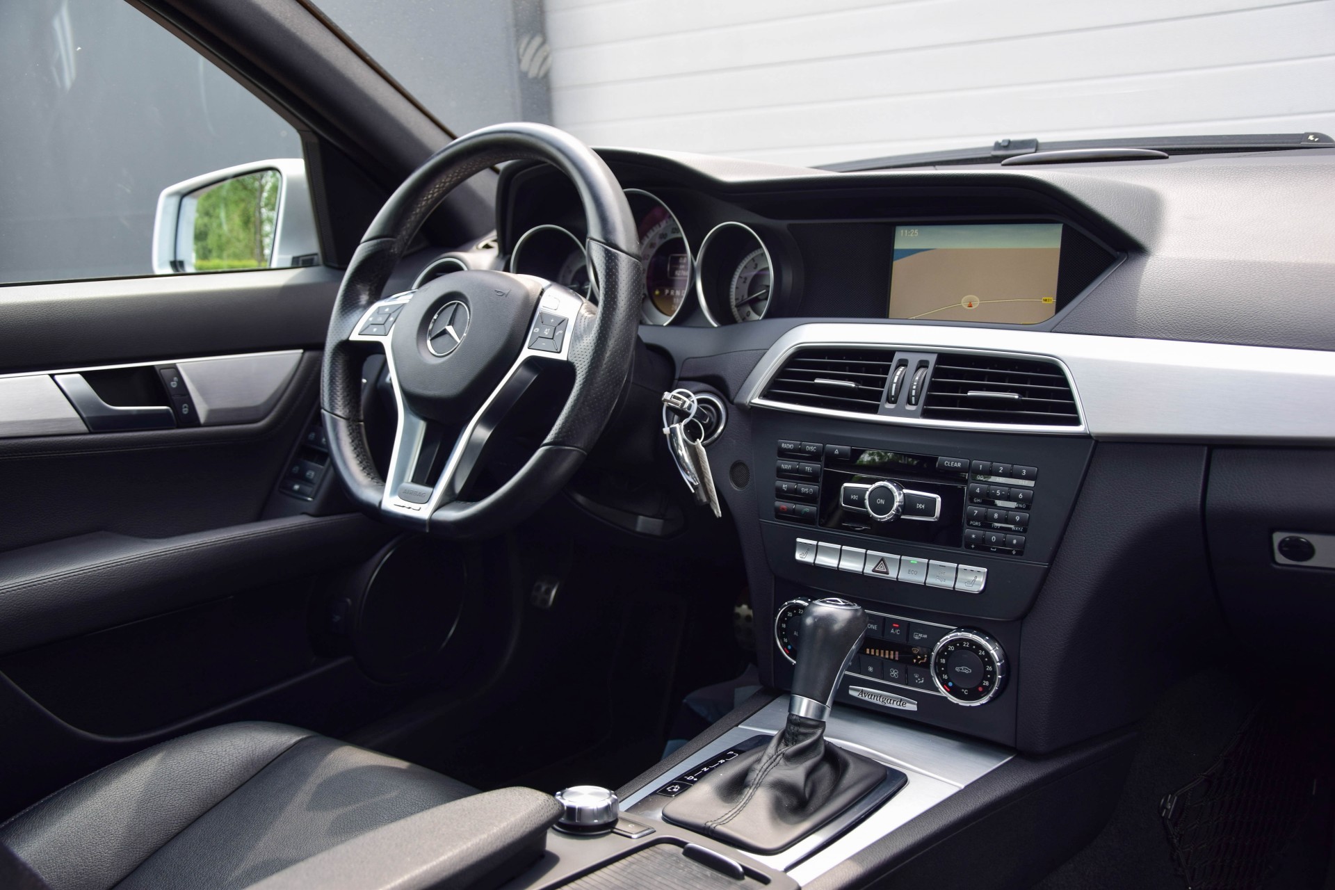 Mercedes-Benz C-Klasse 350 Avantgarde AMG Panorama/Harman-Kardon/Comand Aut7 Foto 6