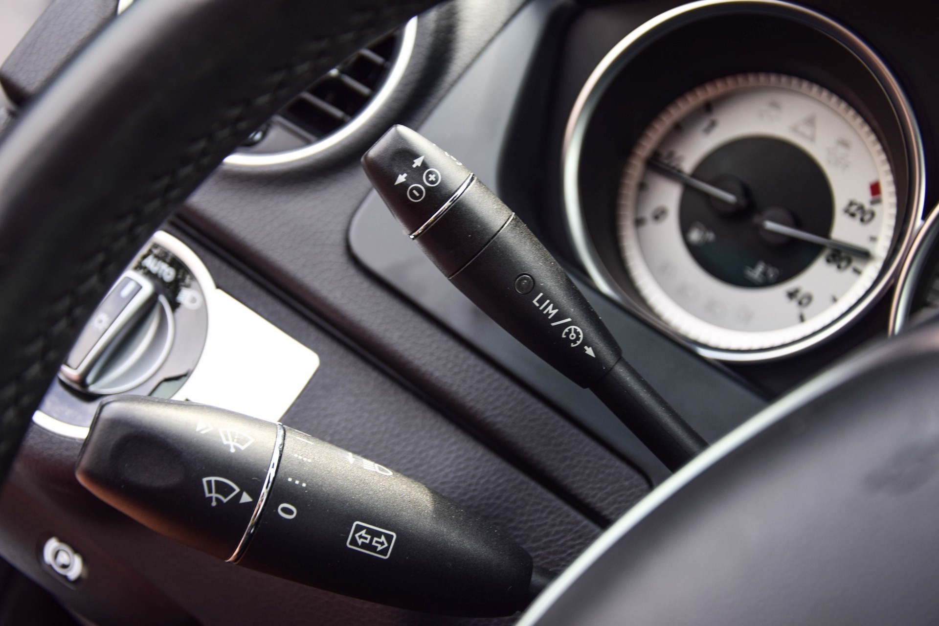 Mercedes-Benz C-Klasse 350 Avantgarde AMG Panorama/Harman-Kardon/Comand Aut7 Foto 9