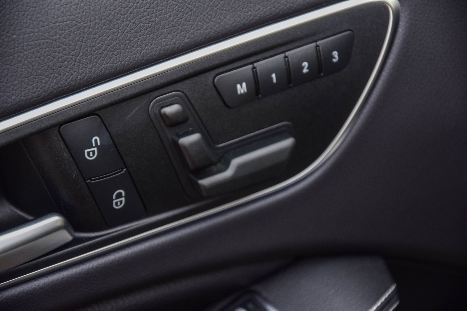 Mercedes-Benz GLA-Klasse 180 Urban Night pakket/Nav/Xenon/Mem/Camera Aut7 Foto 14