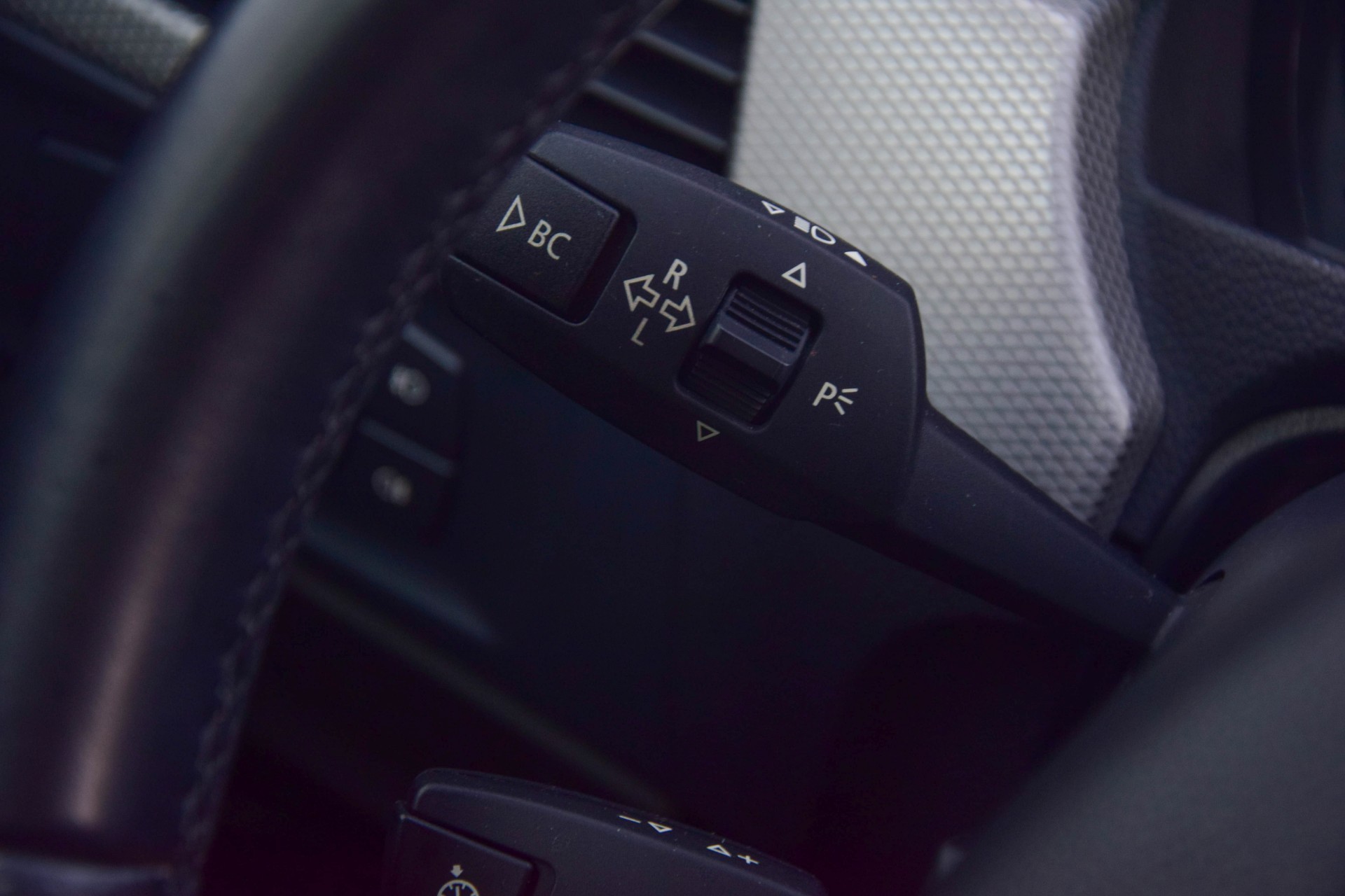 BMW 3 Serie Coupe 320I M-Pakket/Harman-Kardon/Shadow/Xenon/Nav Prof Aut6 Foto 13