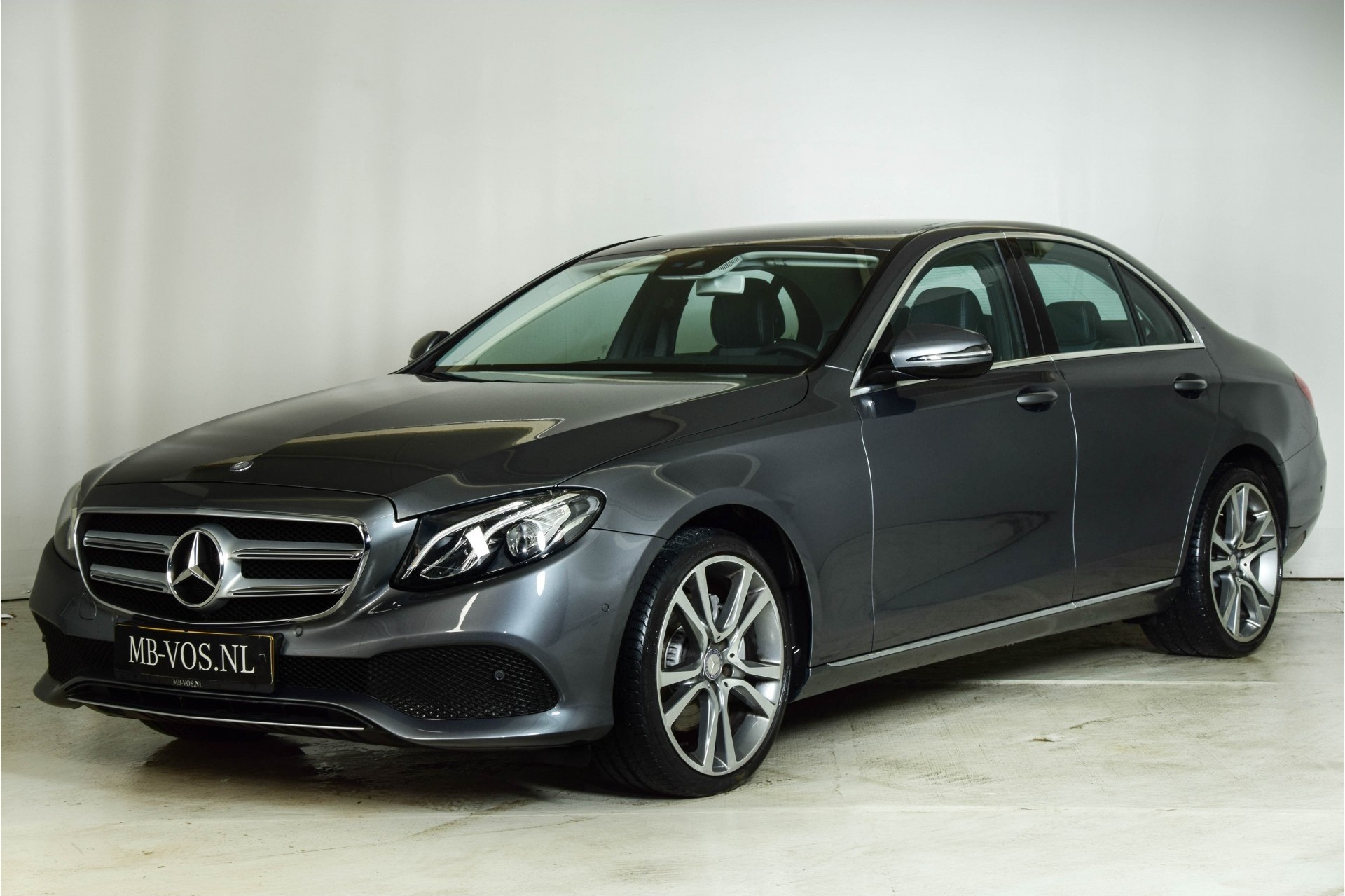 Mercedes-Benz E-Klasse 250 Avantgarde Com/Widescreen/Camera/LED Aut9 Foto 1