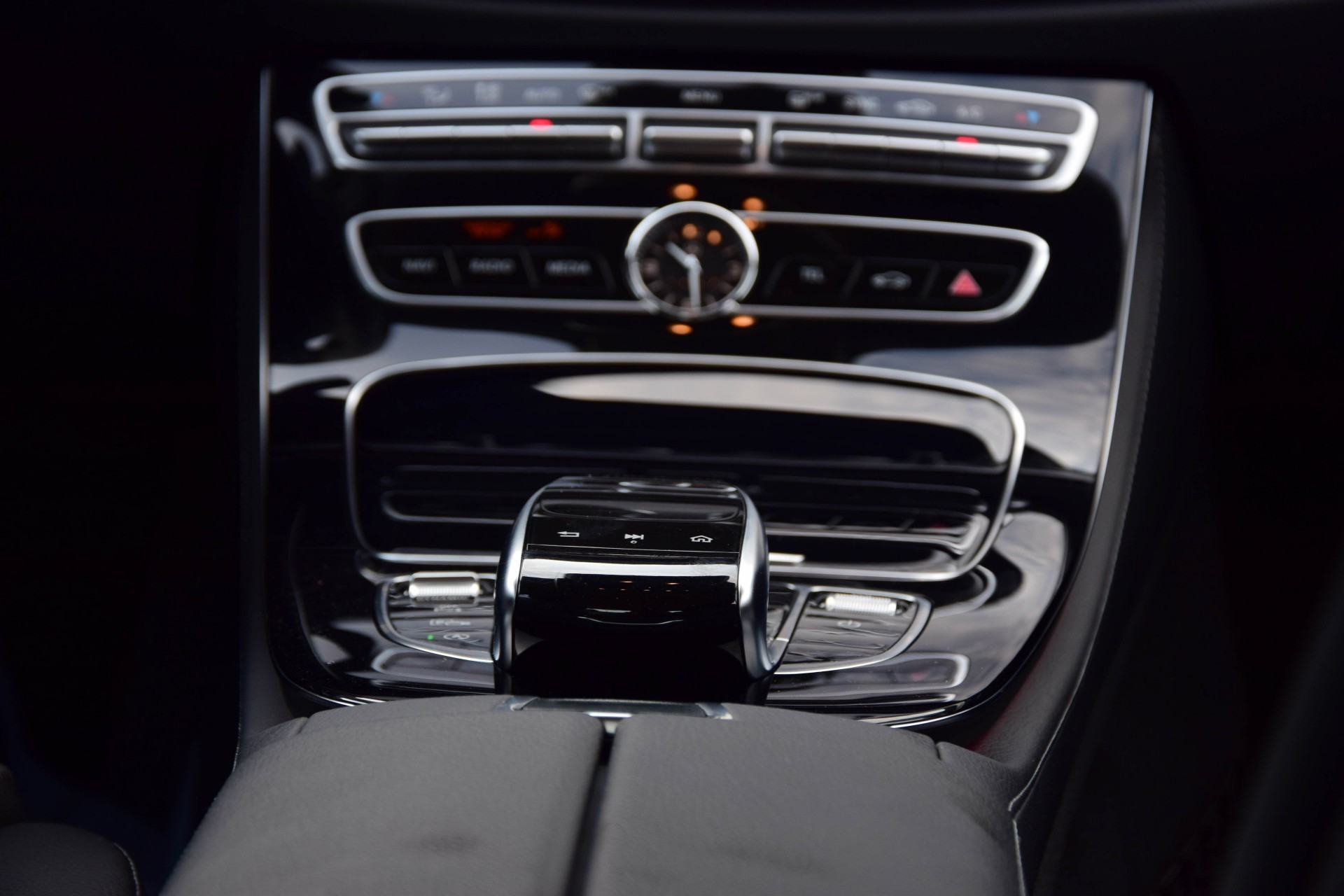 Mercedes-Benz E-Klasse 250 Avantgarde Com/Widescreen/Camera/LED Aut9 Foto 13