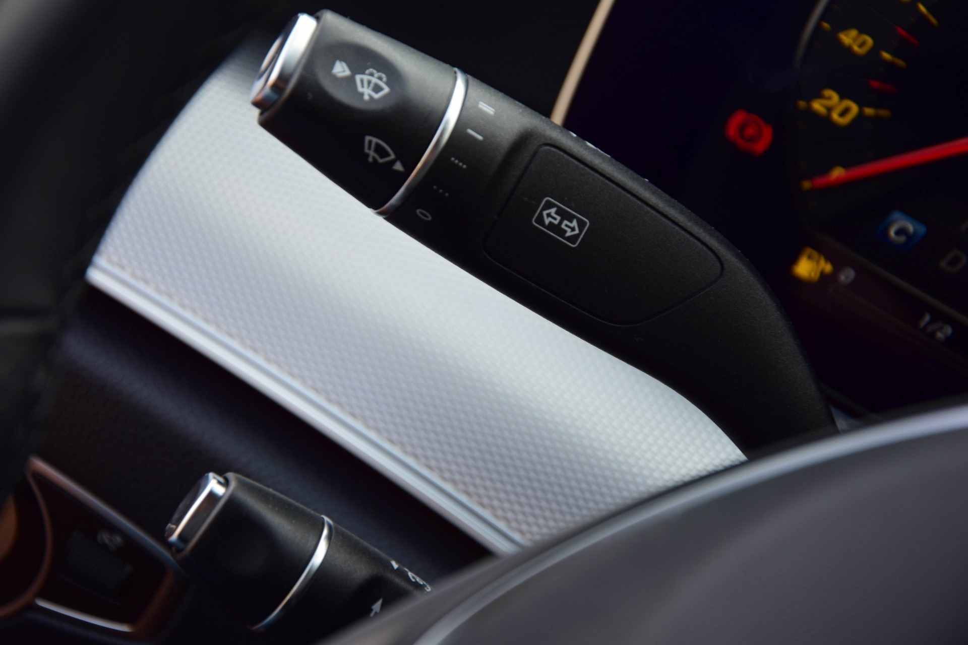 Mercedes-Benz E-Klasse 250 Avantgarde Com/Widescreen/Camera/LED Aut9 Foto 15