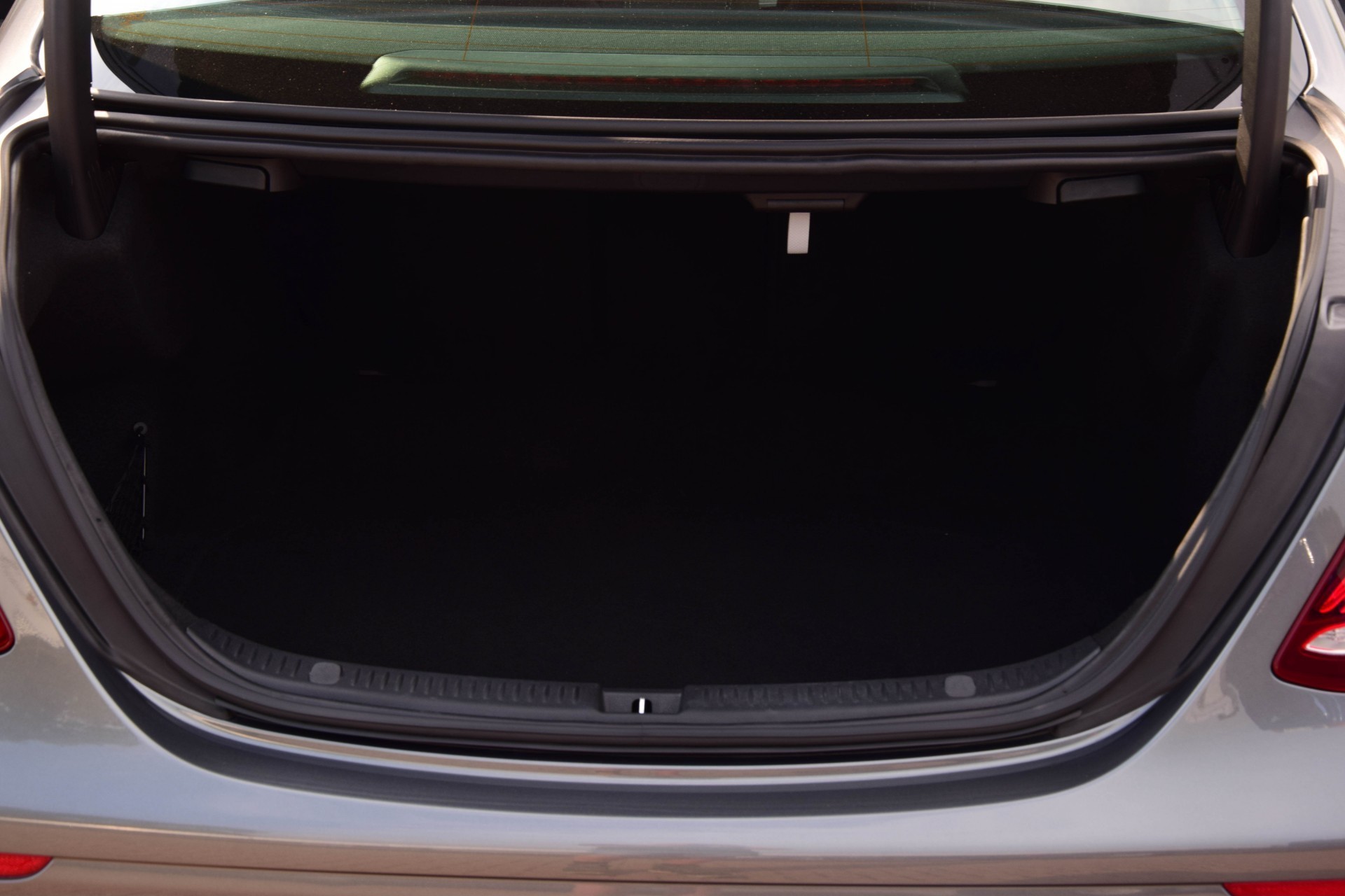 Mercedes-Benz E-Klasse 250 Avantgarde Com/Widescreen/Camera/LED Aut9 Foto 16