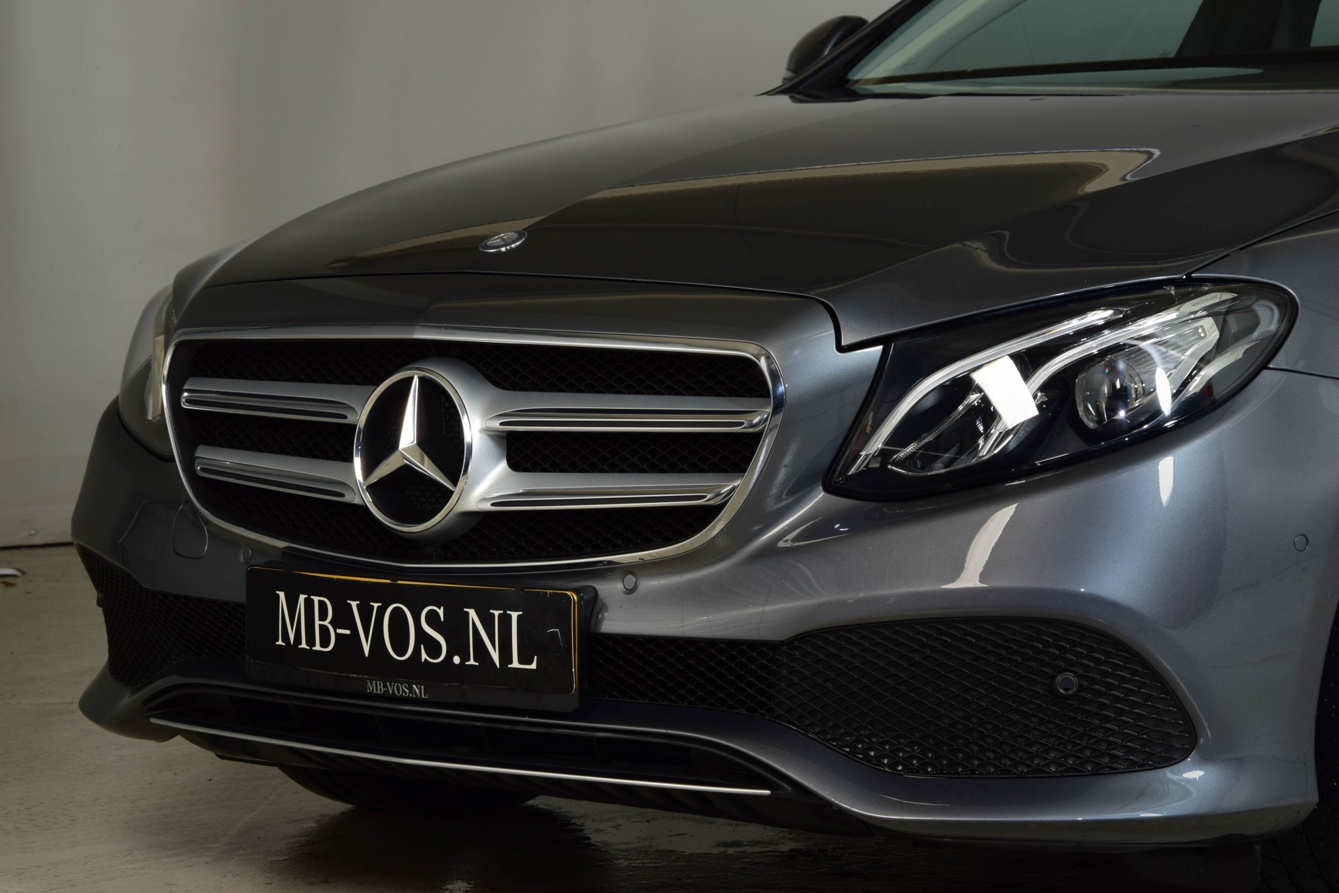 Mercedes-Benz E-Klasse 250 Avantgarde Com/Widescreen/Camera/LED Aut9 Foto 17