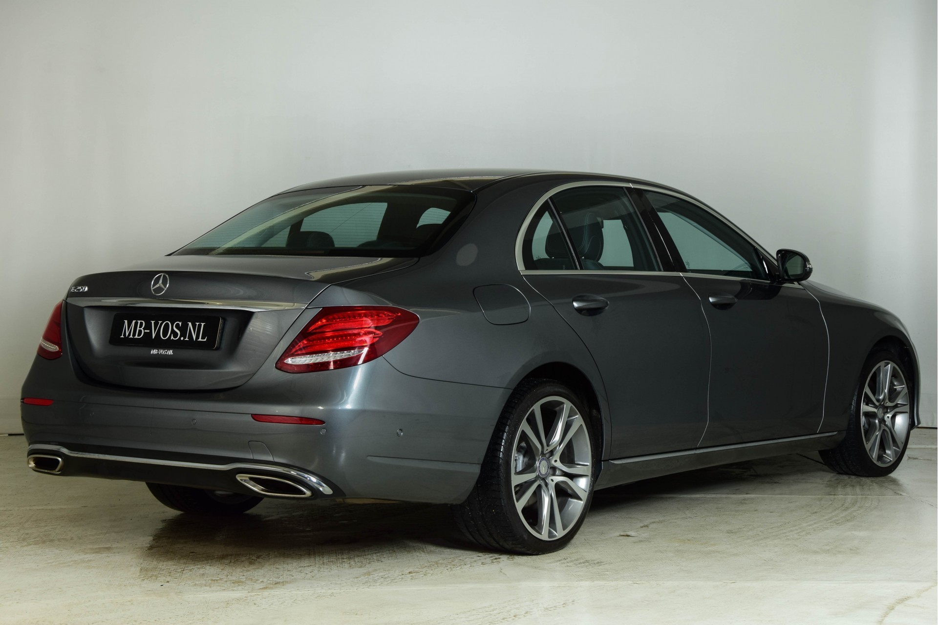 Mercedes-Benz E-Klasse 250 Avantgarde Com/Widescreen/Camera/LED Aut9 Foto 2