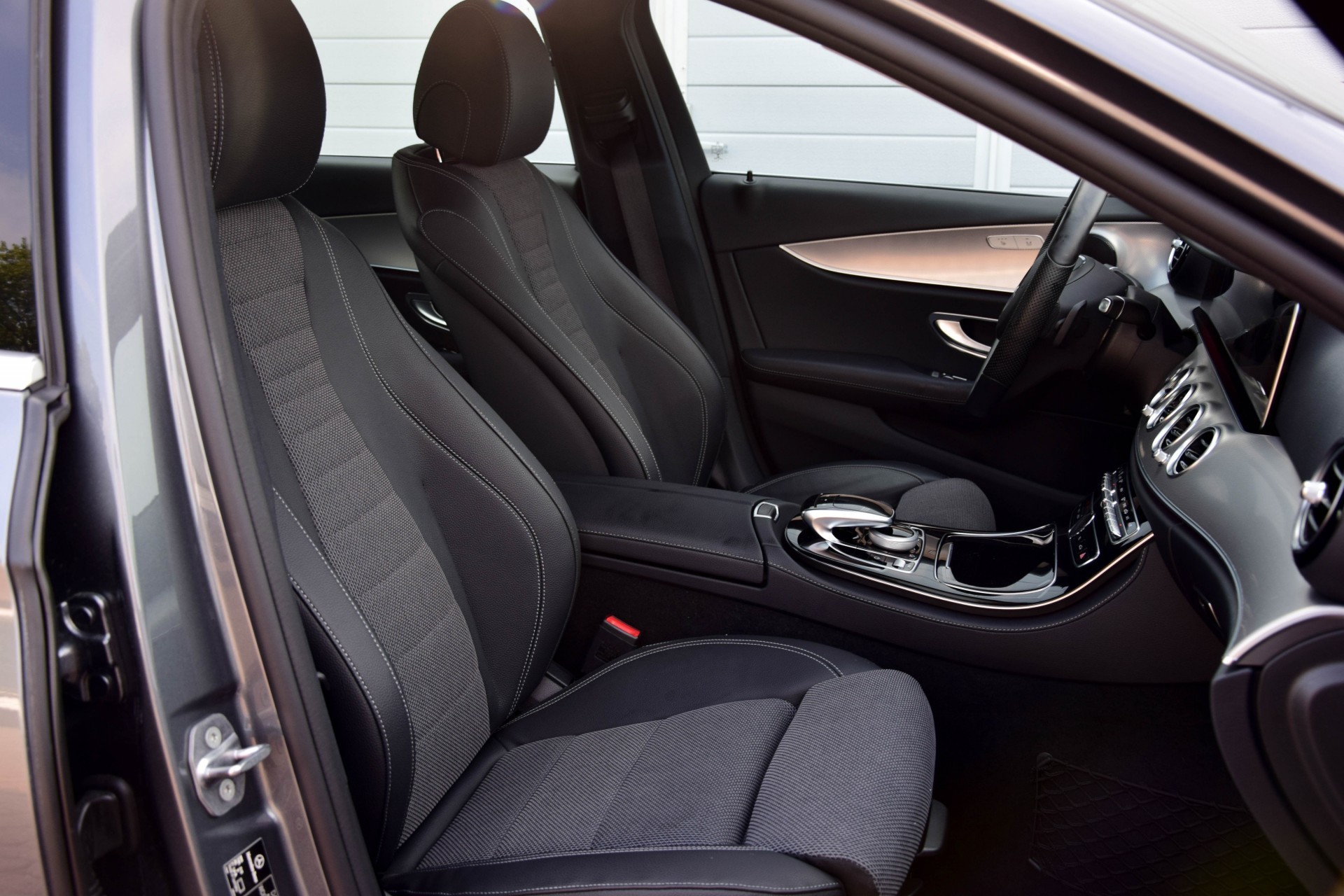 Mercedes-Benz E-Klasse 250 Avantgarde Com/Widescreen/Camera/LED Aut9 Foto 3