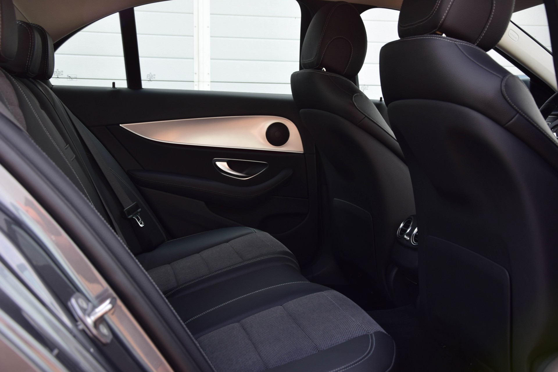 Mercedes-Benz E-Klasse 250 Avantgarde Com/Widescreen/Camera/LED Aut9 Foto 4