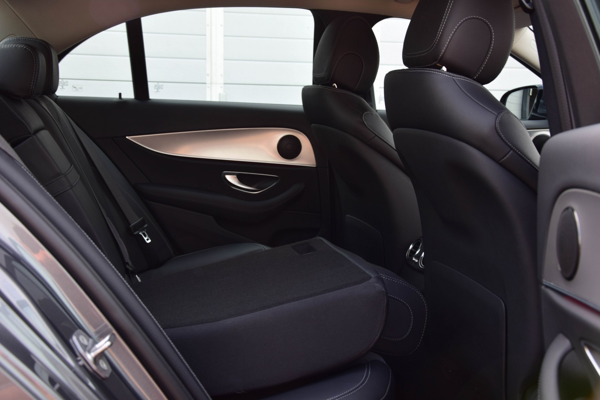 Mercedes-Benz E-Klasse 250 Avantgarde Com/Widescreen/Camera/LED Aut9 Foto 5