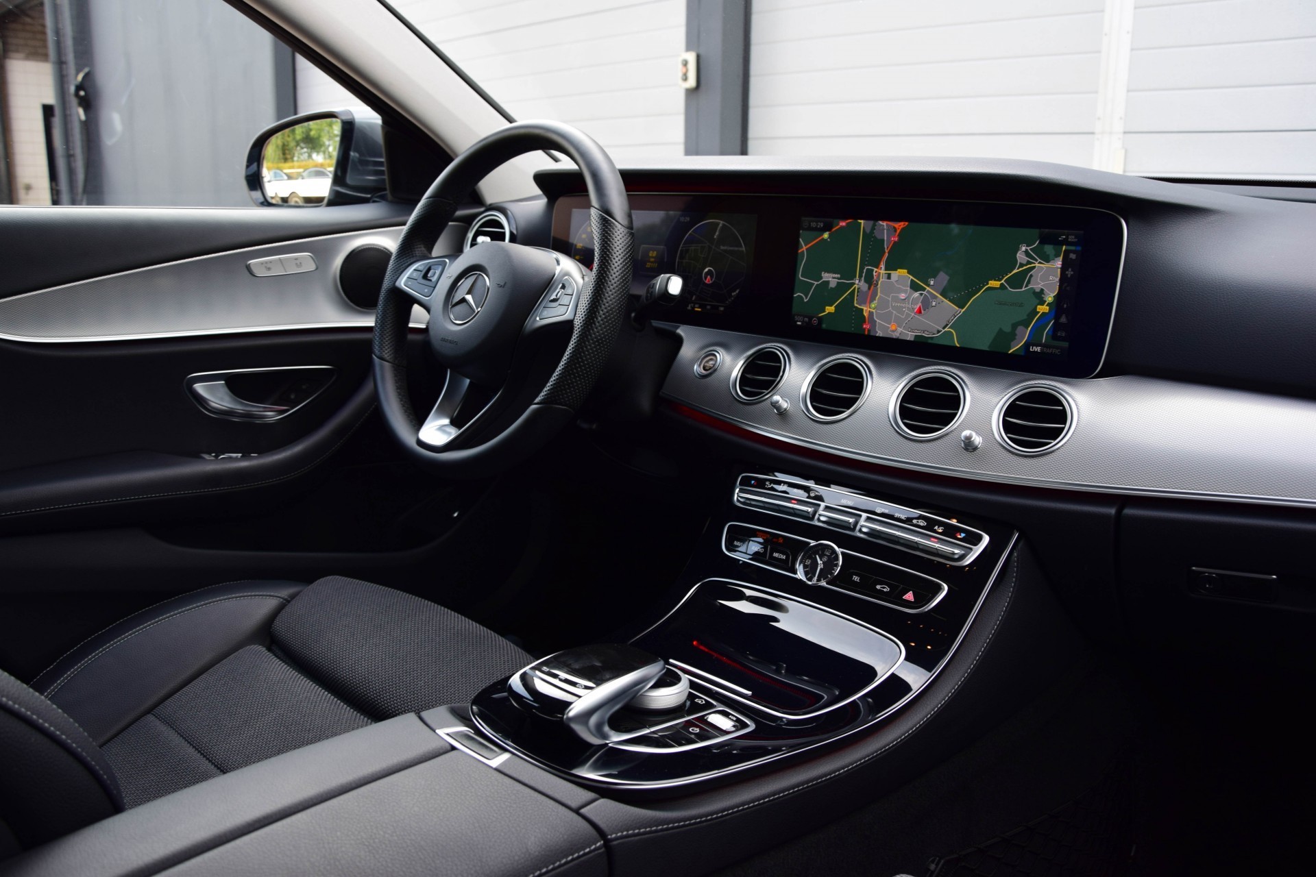 Mercedes-Benz E-Klasse 250 Avantgarde Com/Widescreen/Camera/LED Aut9 Foto 6