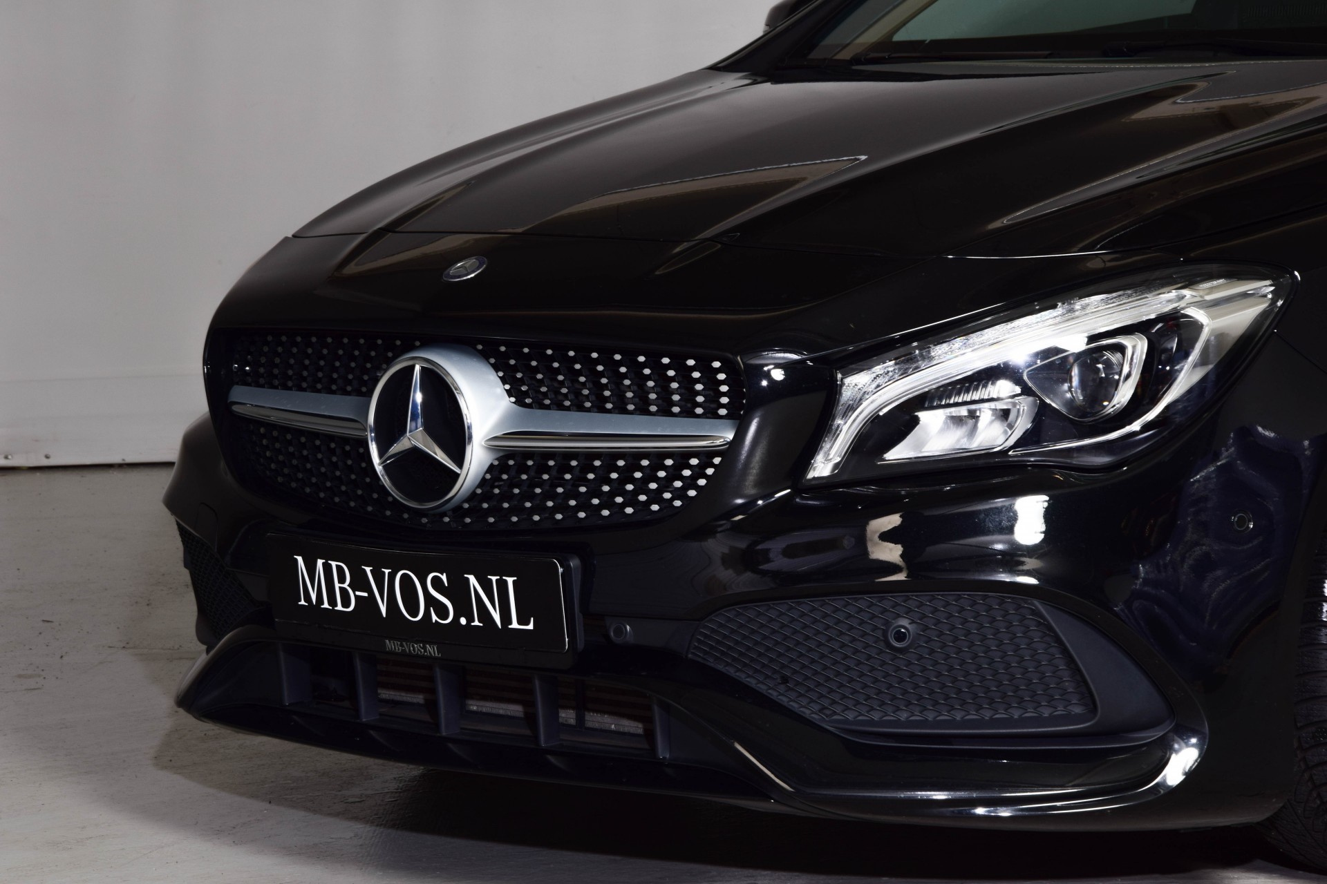 Mercedes-Benz CLA-Klasse 180 AMG LED/Nav/Park/St-verw Aut7 Foto 3