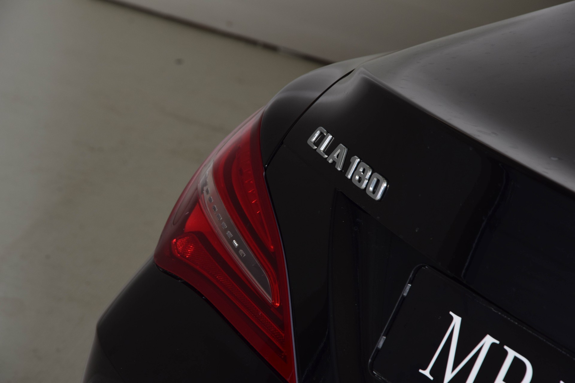 Mercedes-Benz CLA-Klasse 180 AMG LED/Nav/Park/St-verw Aut7 Foto 8