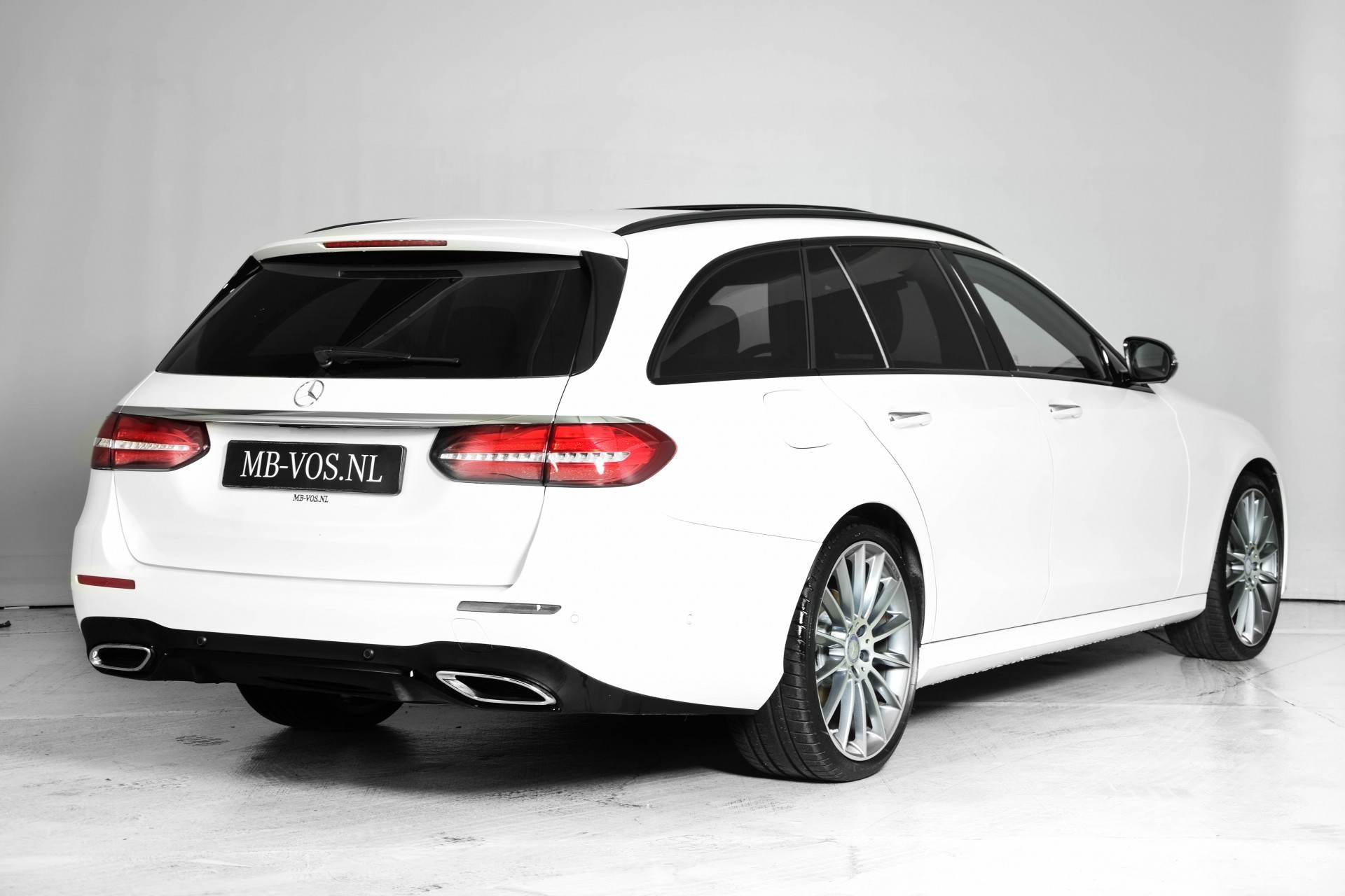 Mercedes-Benz E-Klasse Estate 220 d AMG Distronic/Panorama/Mem/Nappa/Burmester/Keyless Aut9 Foto 2