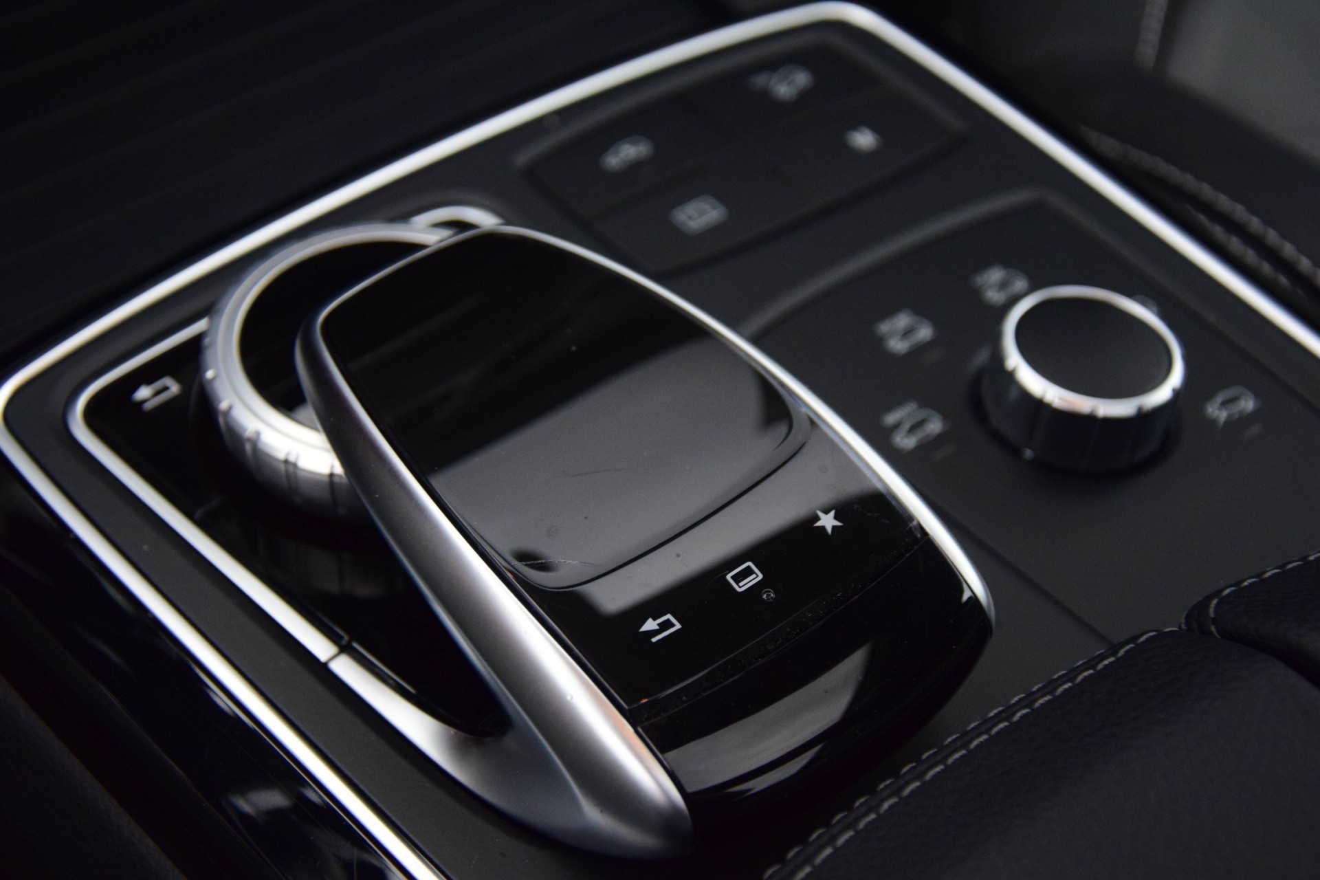 Mercedes-Benz GLE-Klasse 350d 4MATIC AMG Distronic/Panorama/Airmatic/360/ILS Aut9 Foto 16