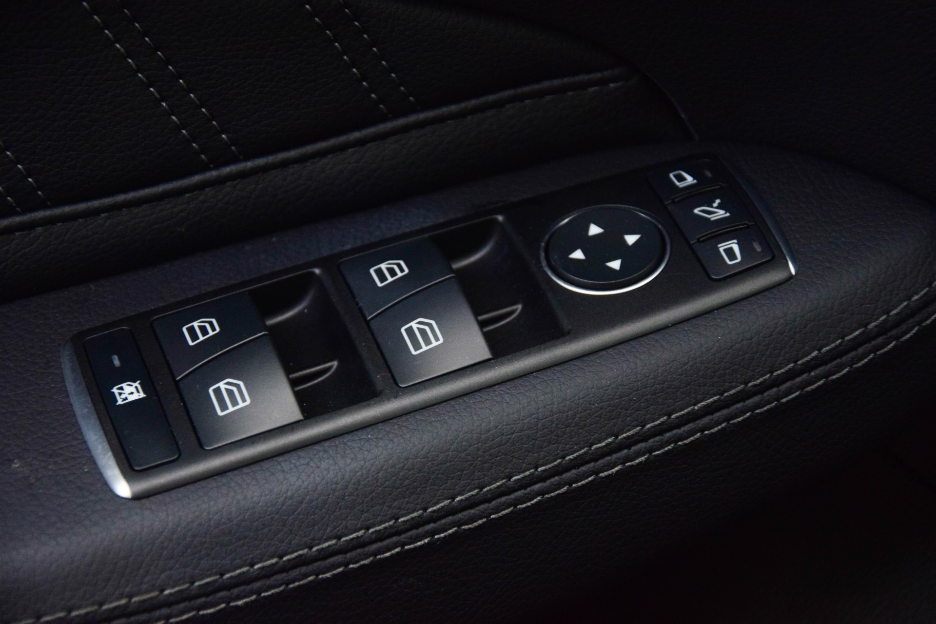 Mercedes-Benz GLE-Klasse 350d 4MATIC AMG Distronic/Panorama/Airmatic/360/ILS Aut9 Foto 9