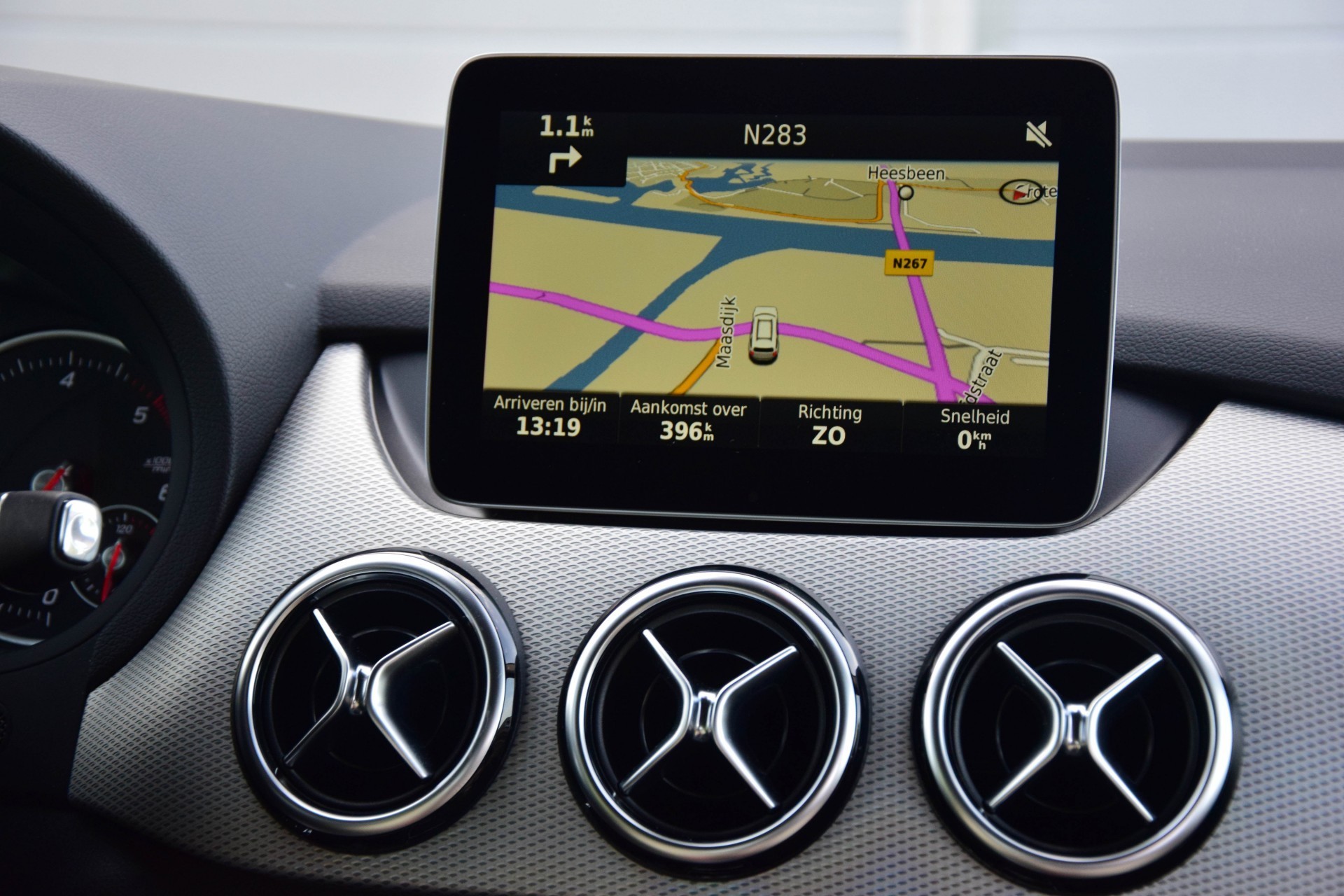 Mercedes-Benz B-Klasse 200 d Urban Nav/LED/PTS/St-verw Aut7 Foto 12