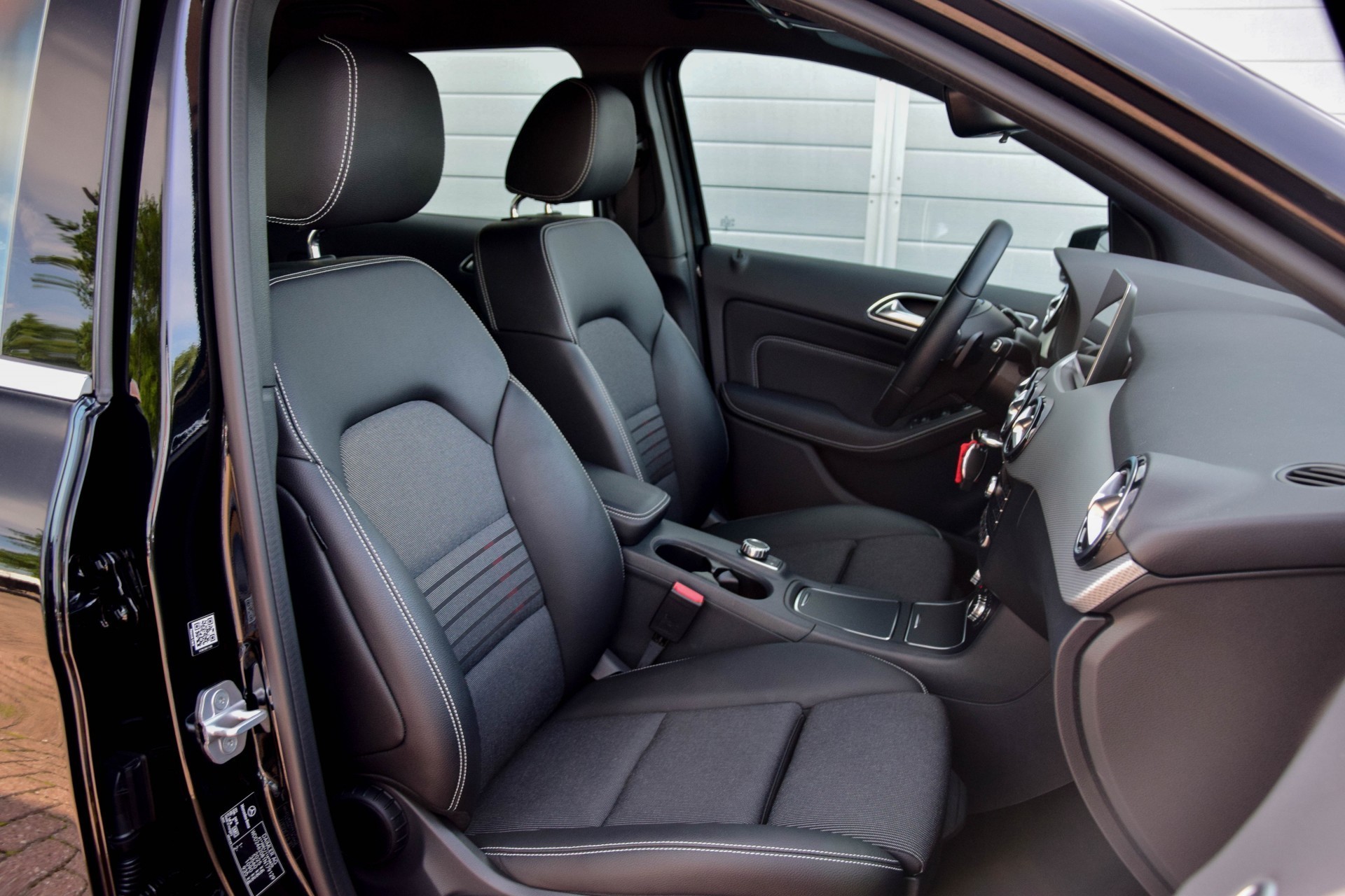 Mercedes-Benz B-Klasse 200 d Urban Nav/LED/PTS/St-verw Aut7 Foto 3