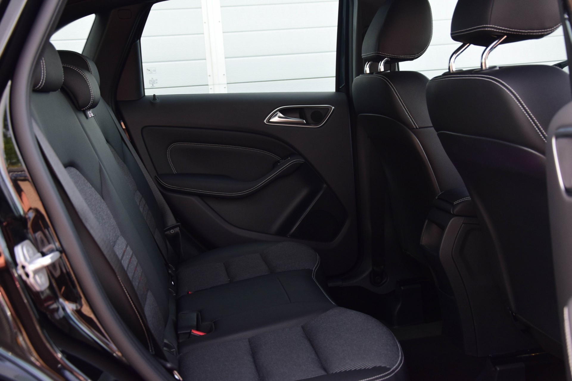 Mercedes-Benz B-Klasse 200 d Urban Nav/LED/PTS/St-verw Aut7 Foto 4