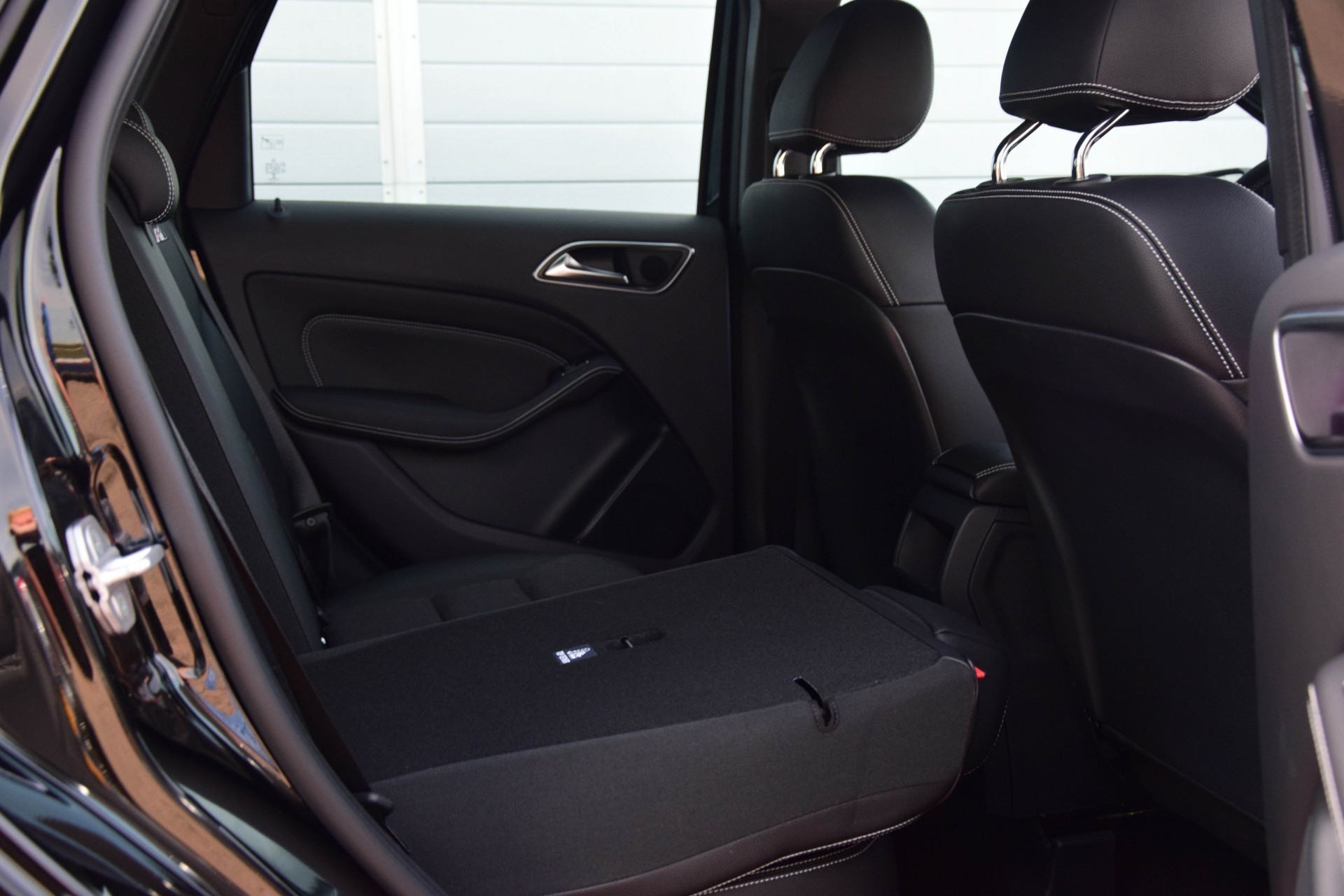 Mercedes-Benz B-Klasse 200 d Urban Nav/LED/PTS/St-verw Aut7 Foto 5