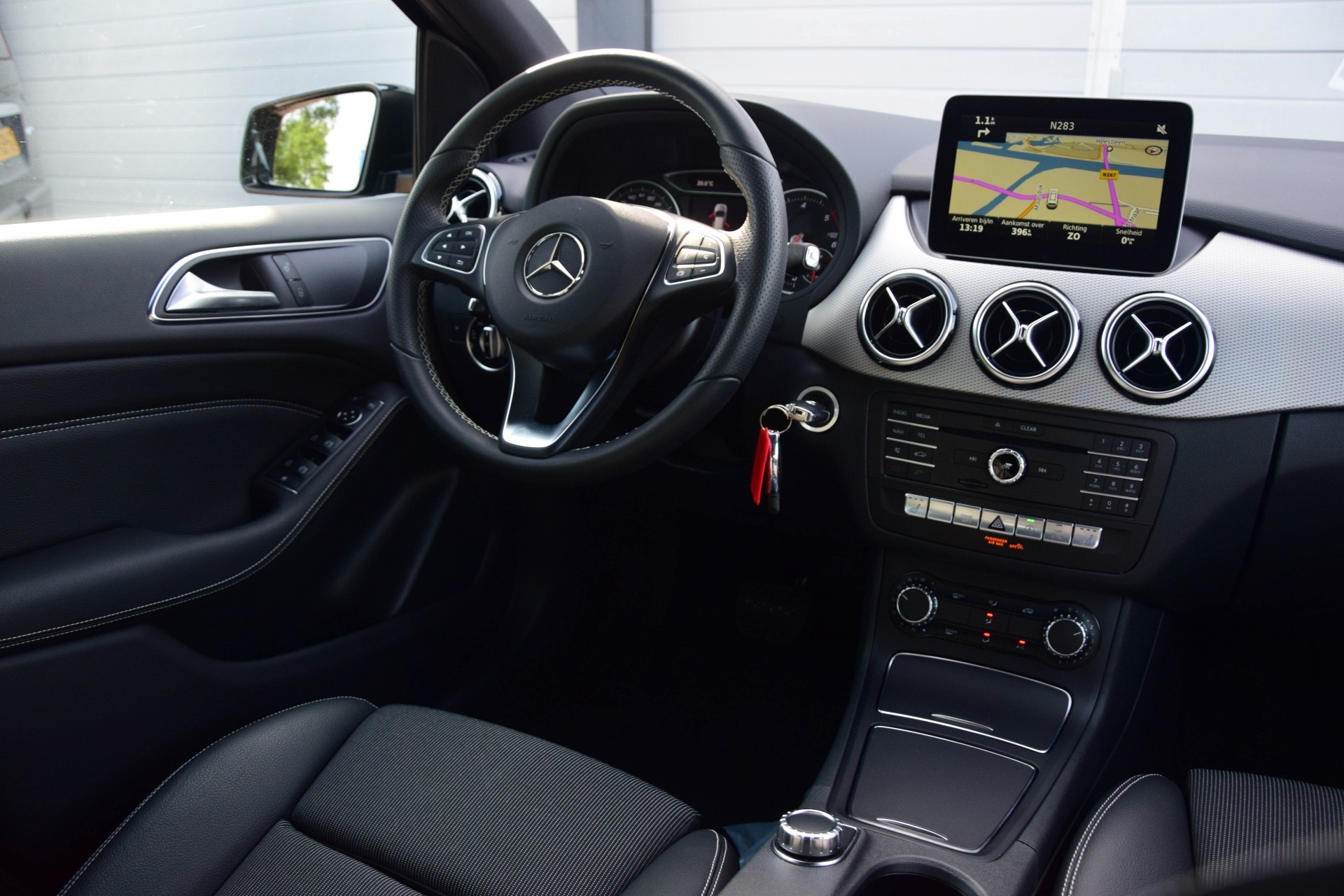 Mercedes-Benz B-Klasse 200 d Urban Nav/LED/PTS/St-verw Aut7 Foto 6