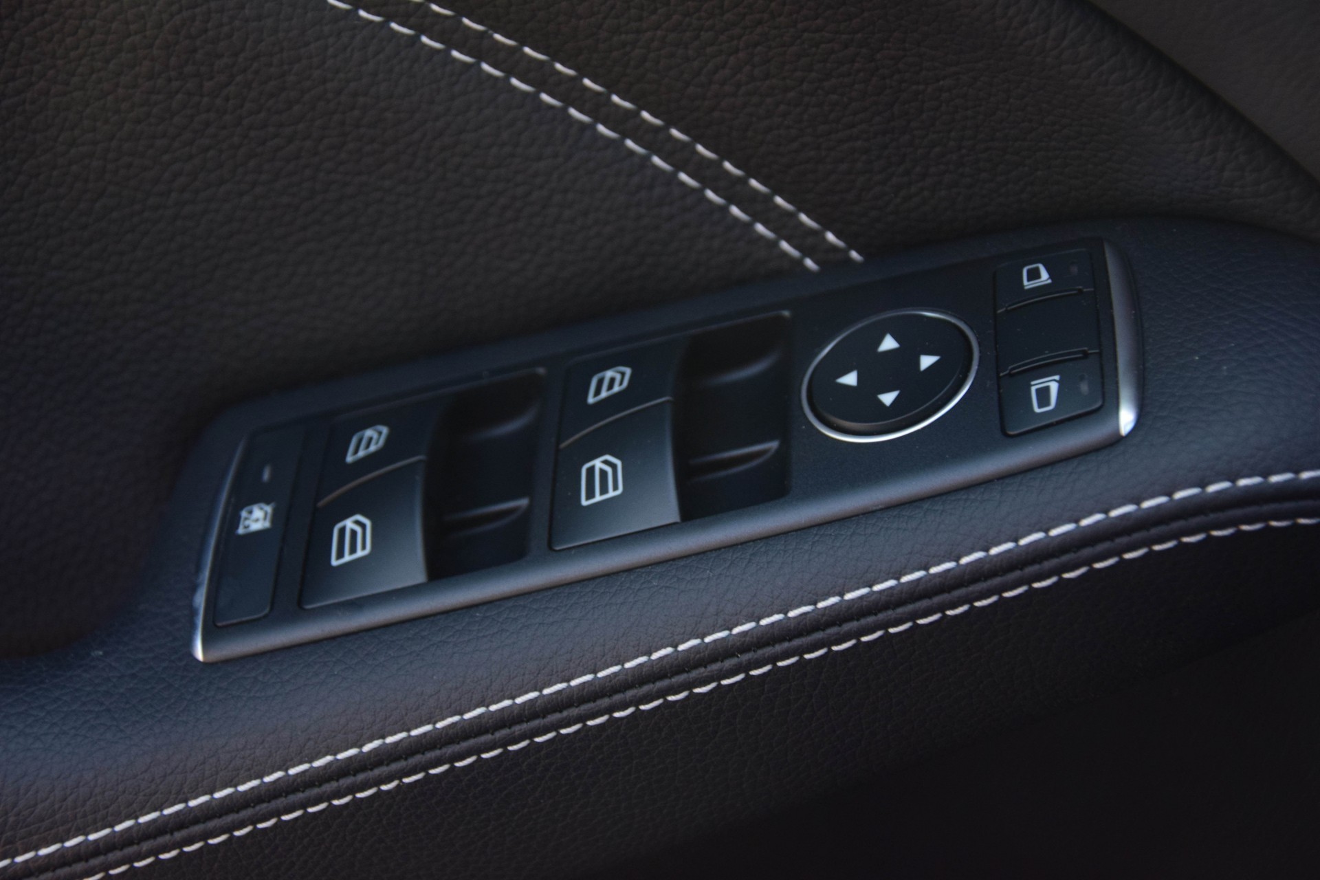 Mercedes-Benz B-Klasse 200 d Urban Nav/LED/PTS/St-verw Aut7 Foto 9