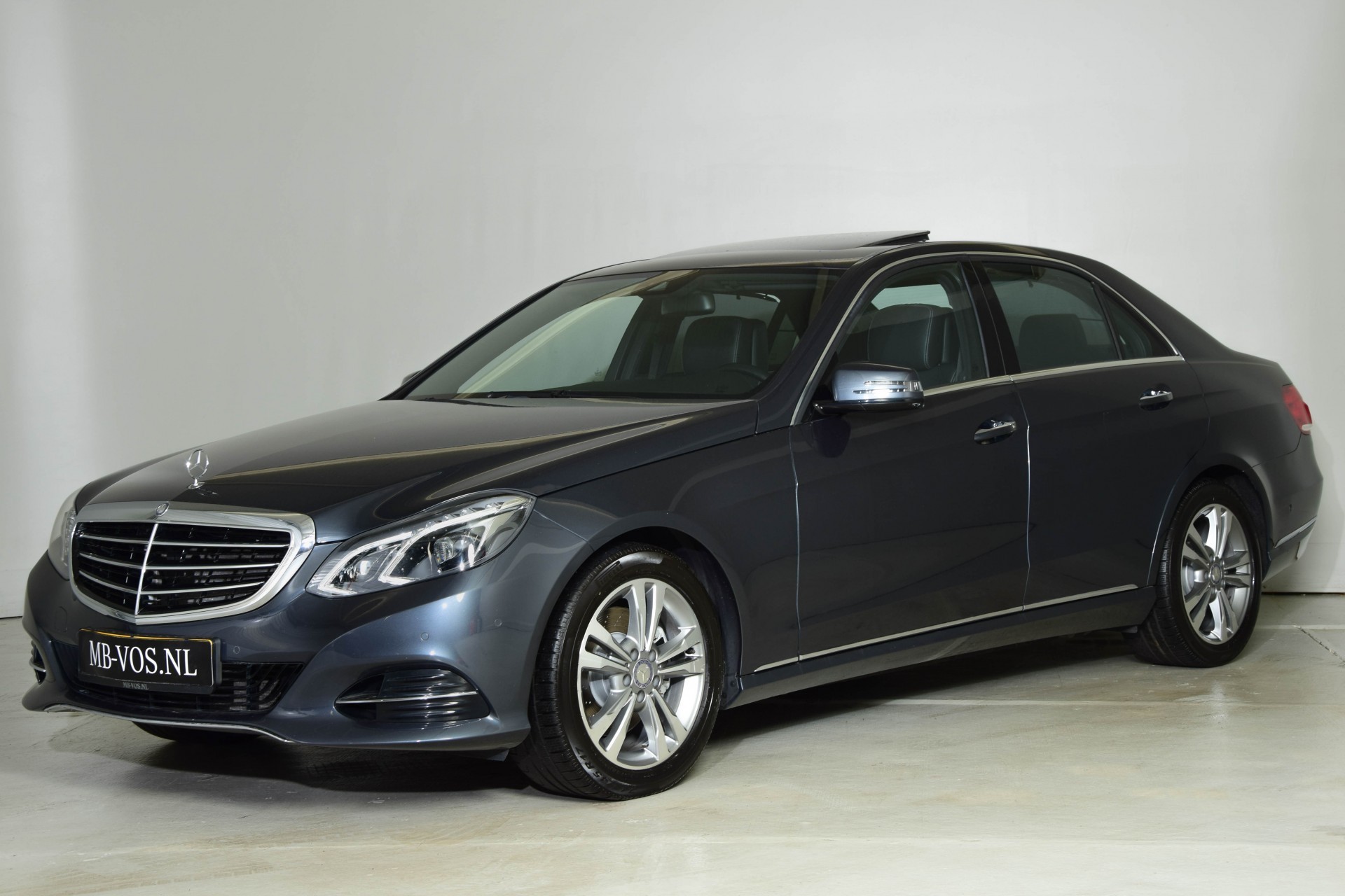 Mercedes-Benz E-Klasse 200 CGI Massage/Keyless/Dak/Com/Camera/ILS/Entertainment Aut7 Foto 1