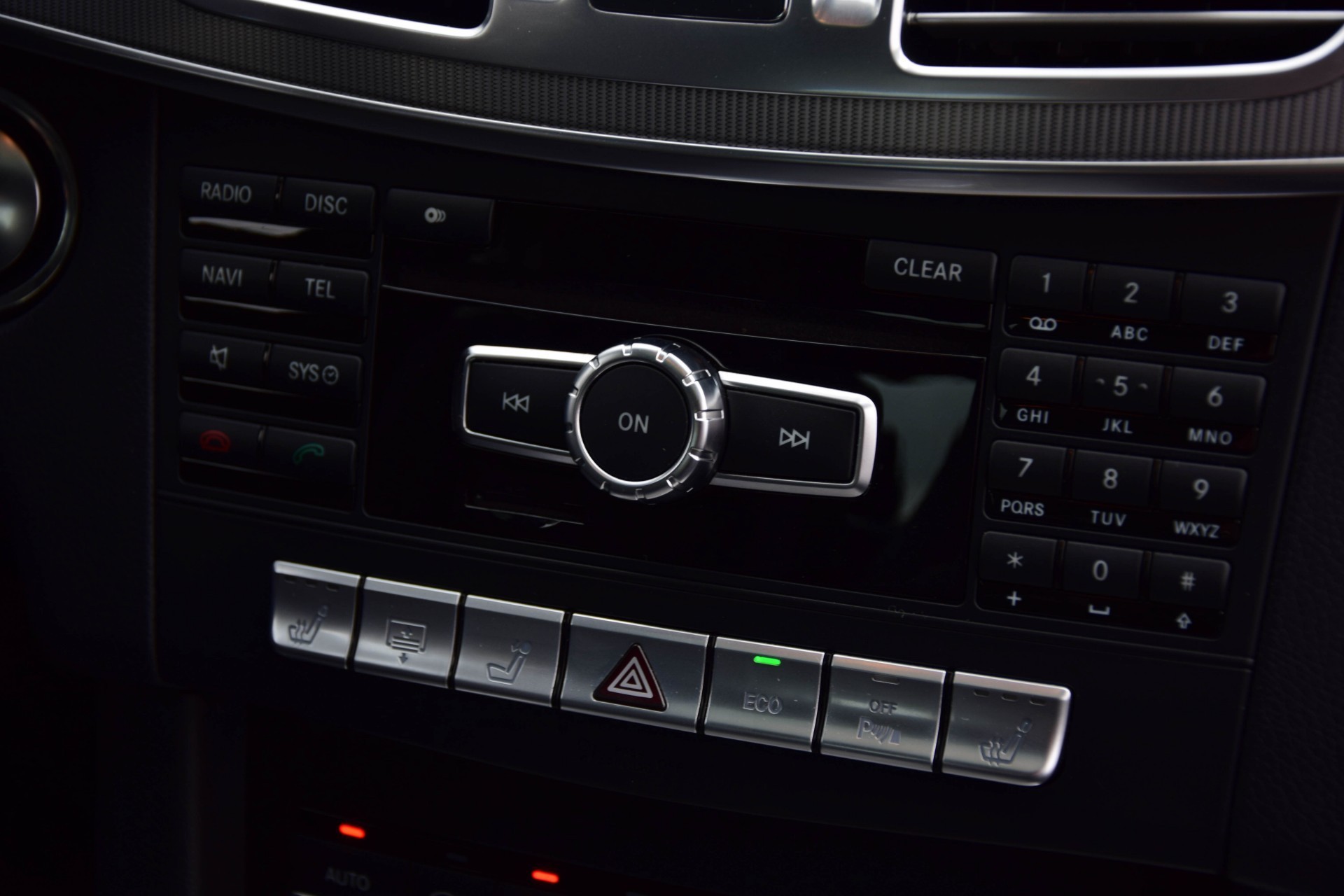 Mercedes-Benz E-Klasse 200 CGI Massage/Keyless/Dak/Com/Camera/ILS/Entertainment Aut7 Foto 10