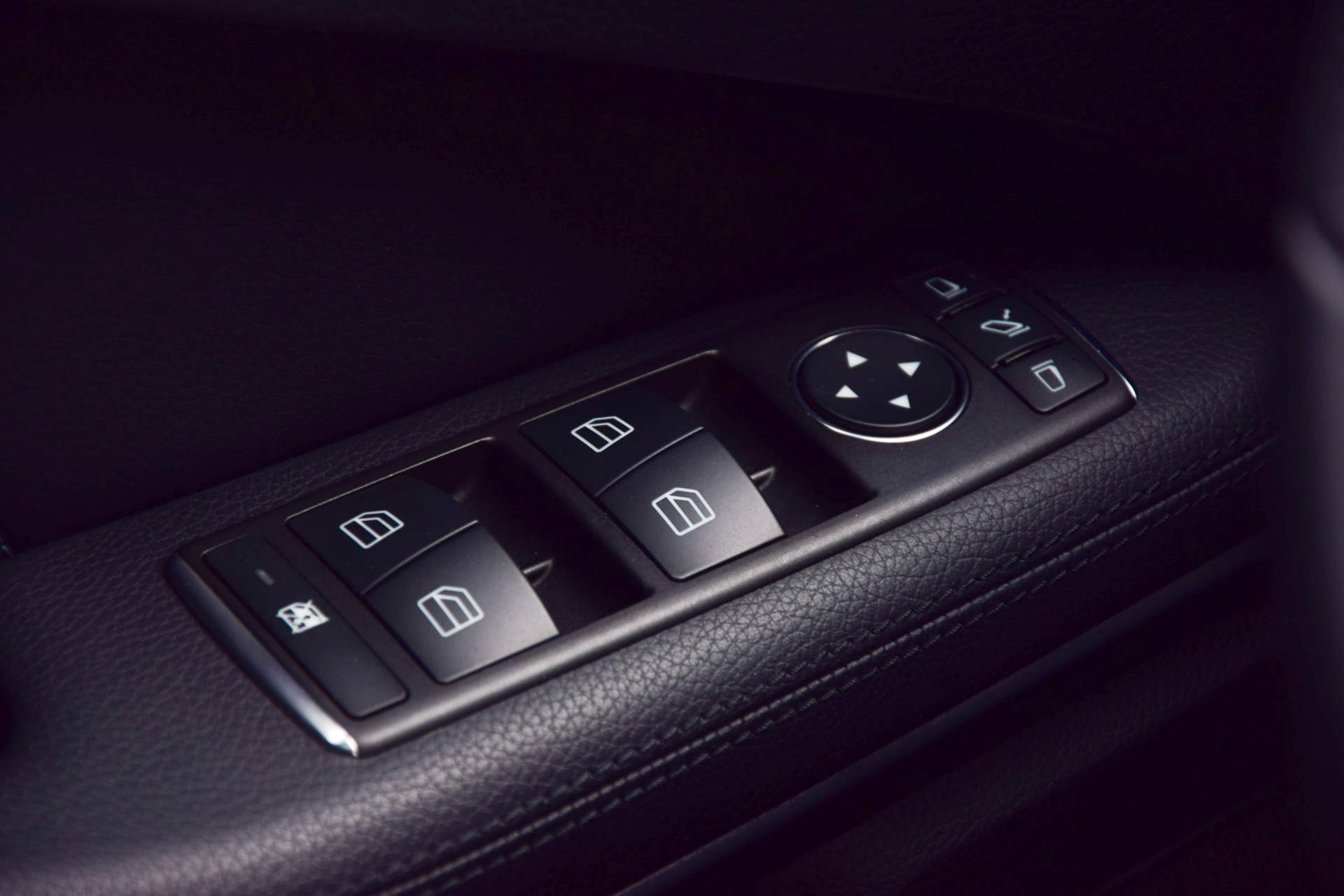 Mercedes-Benz E-Klasse 200 CGI Massage/Keyless/Dak/Com/Camera/ILS/Entertainment Aut7 Foto 11