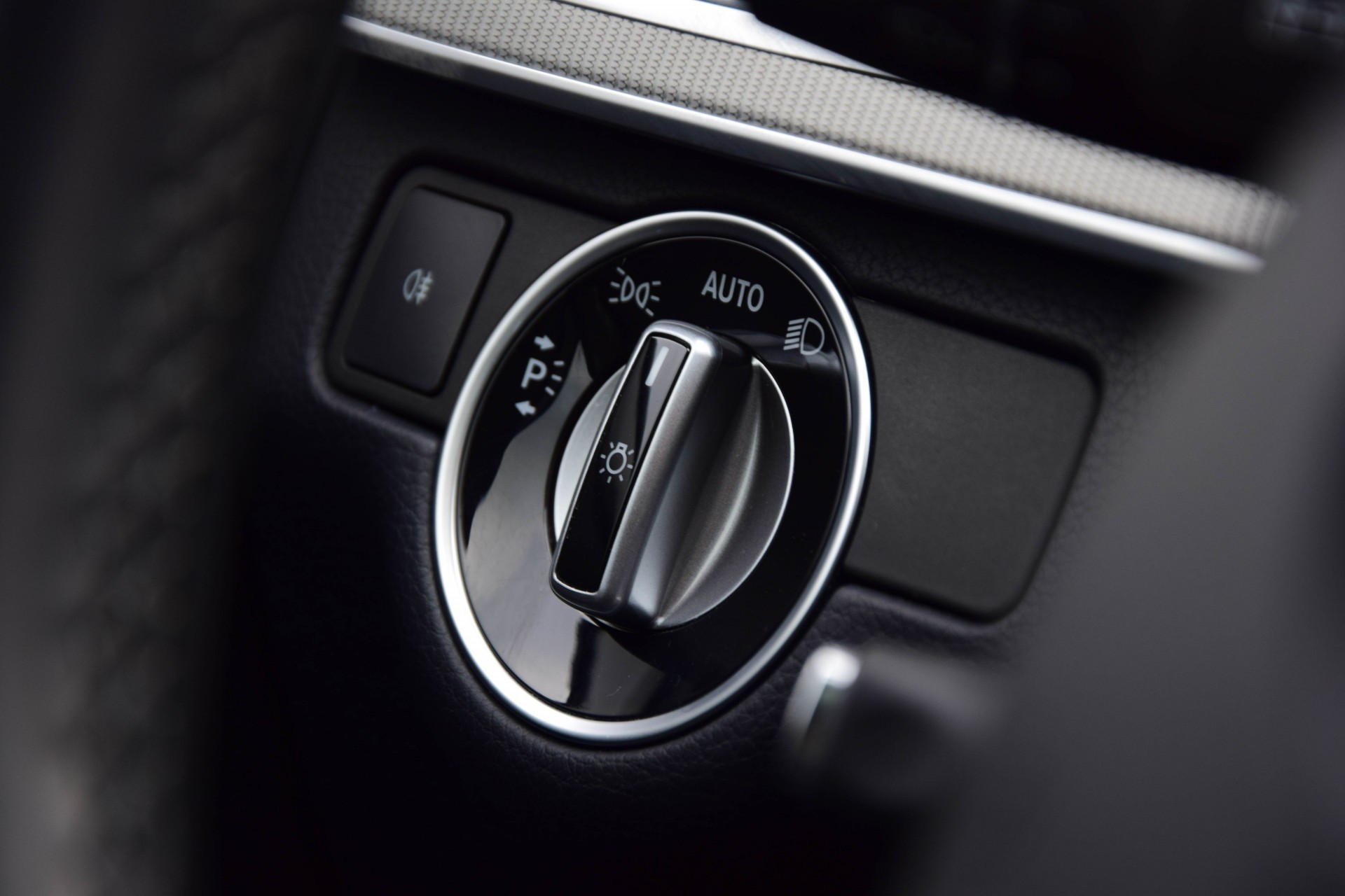 Mercedes-Benz E-Klasse 200 CGI Massage/Keyless/Dak/Com/Camera/ILS/Entertainment Aut7 Foto 13