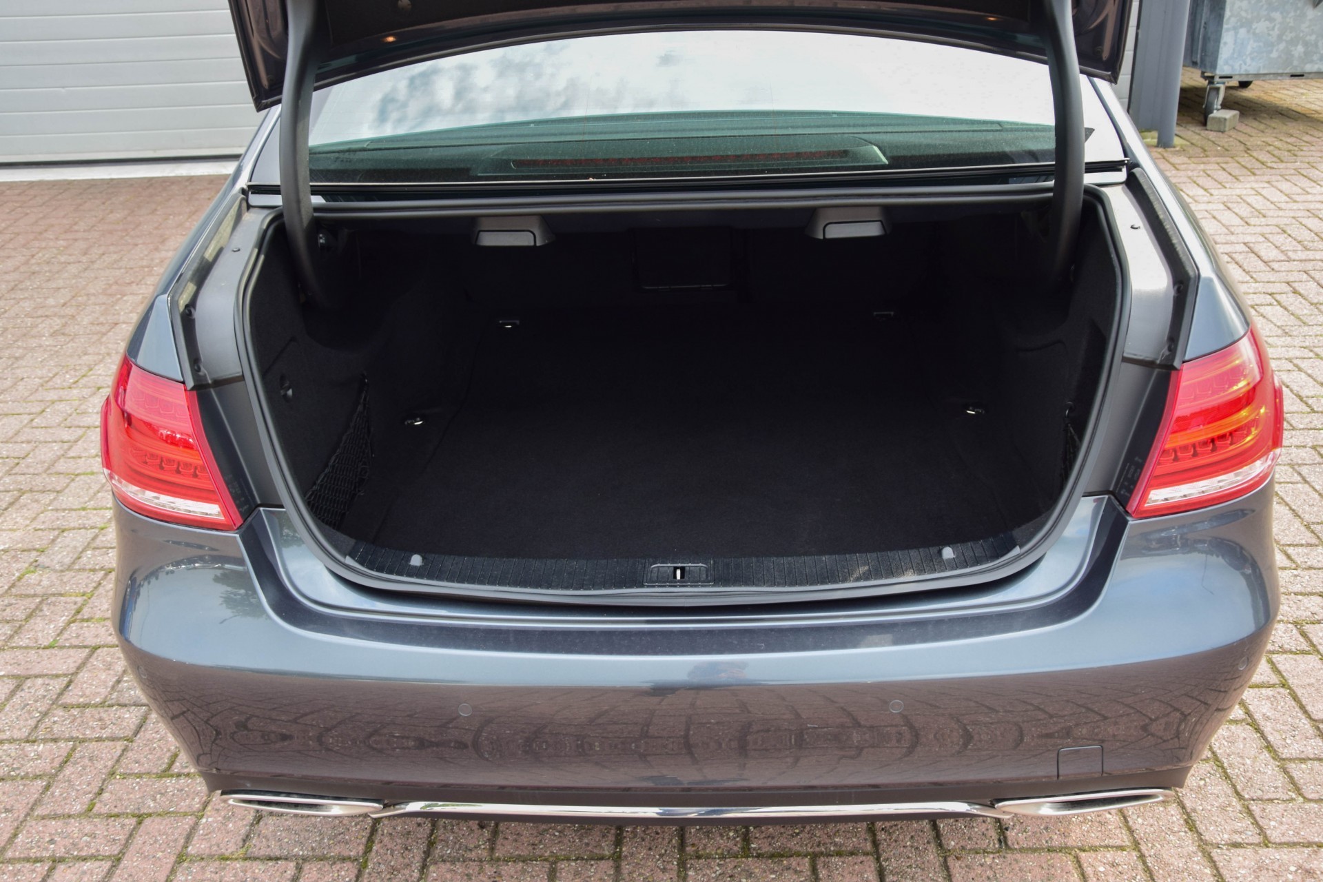 Mercedes-Benz E-Klasse 200 CGI Massage/Keyless/Dak/Com/Camera/ILS/Entertainment Aut7 Foto 19