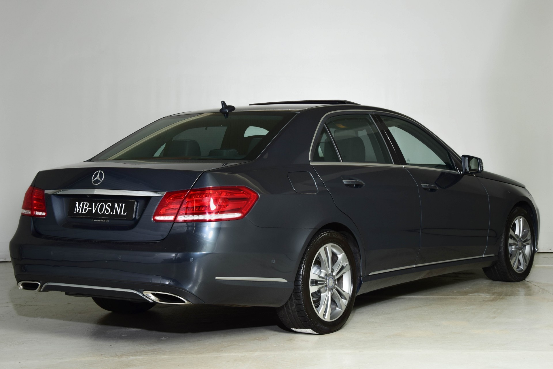 Mercedes-Benz E-Klasse 200 CGI Massage/Keyless/Dak/Com/Camera/ILS/Entertainment Aut7 Foto 2