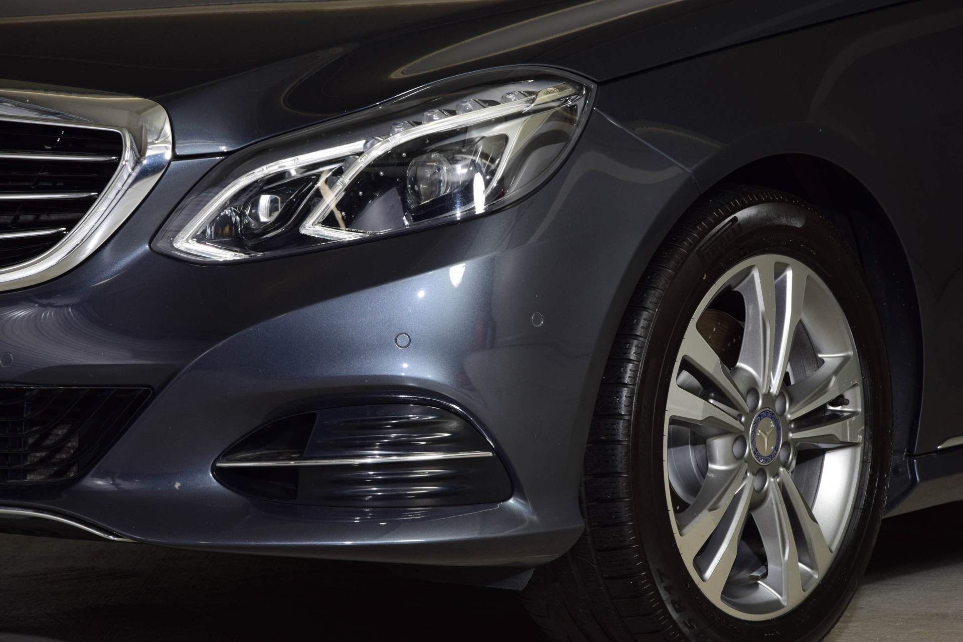 Mercedes-Benz E-Klasse 200 CGI Massage/Keyless/Dak/Com/Camera/ILS/Entertainment Aut7 Foto 22