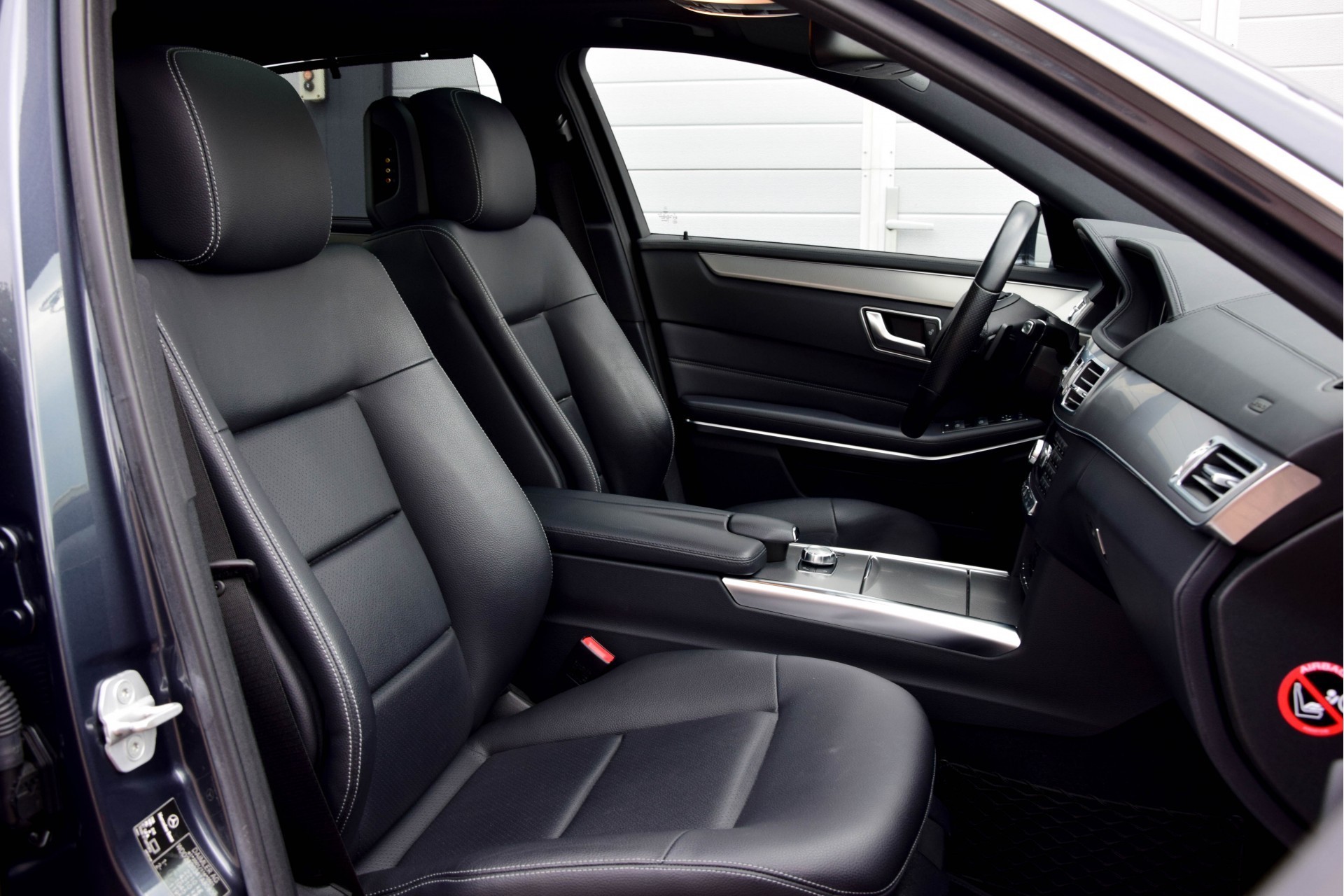 Mercedes-Benz E-Klasse 200 CGI Massage/Keyless/Dak/Com/Camera/ILS/Entertainment Aut7 Foto 3