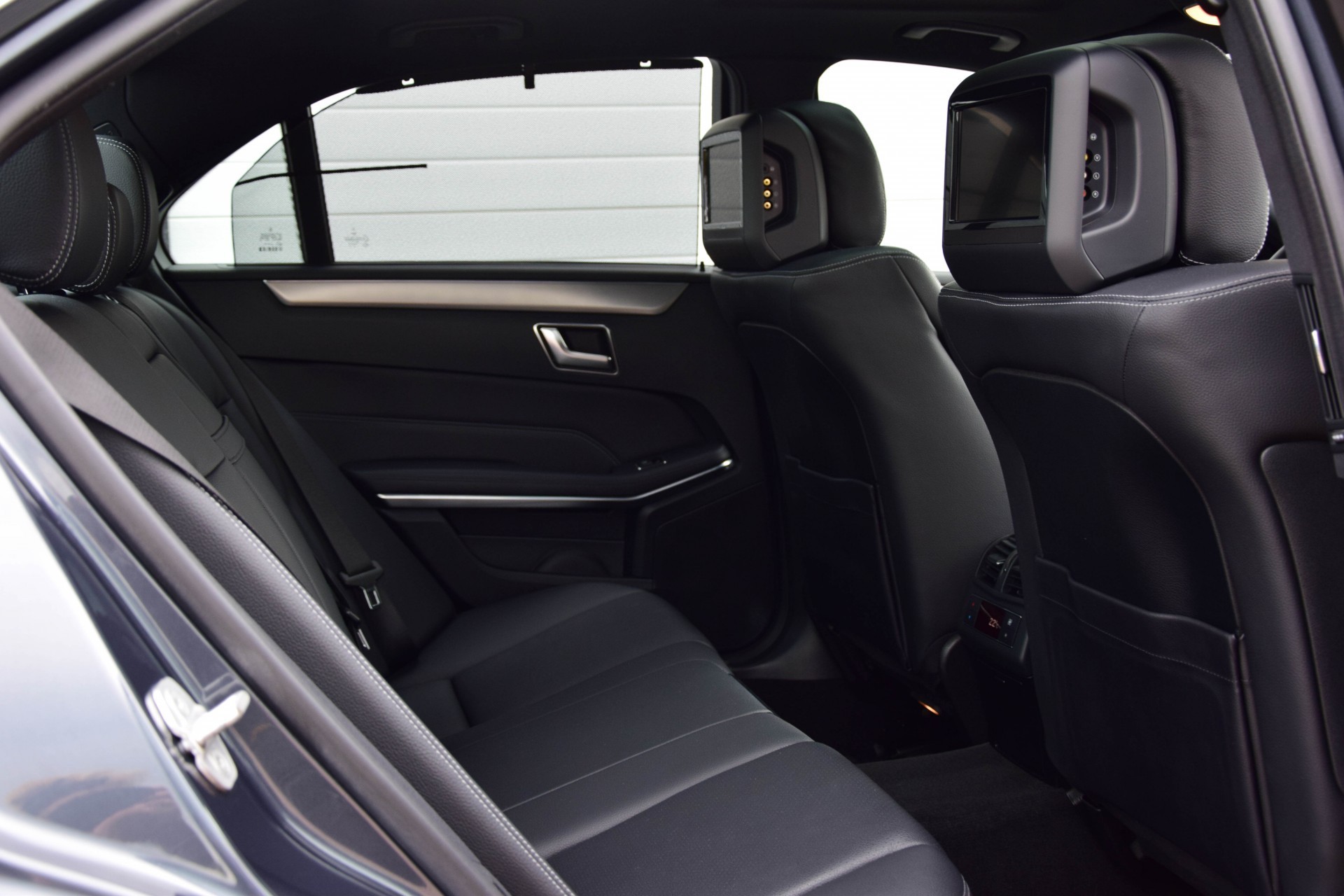 Mercedes-Benz E-Klasse 200 CGI Massage/Keyless/Dak/Com/Camera/ILS/Entertainment Aut7 Foto 4