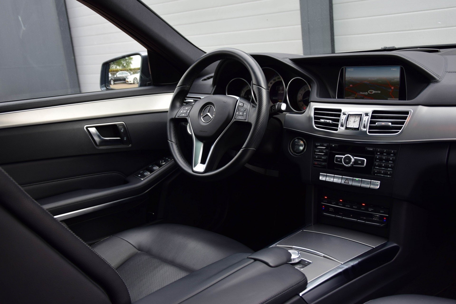 Mercedes-Benz E-Klasse 200 CGI Massage/Keyless/Dak/Com/Camera/ILS/Entertainment Aut7 Foto 6